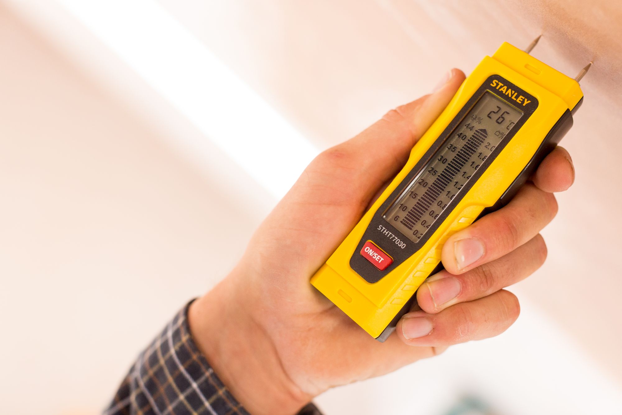 Detector de humedad para material de obra y madera