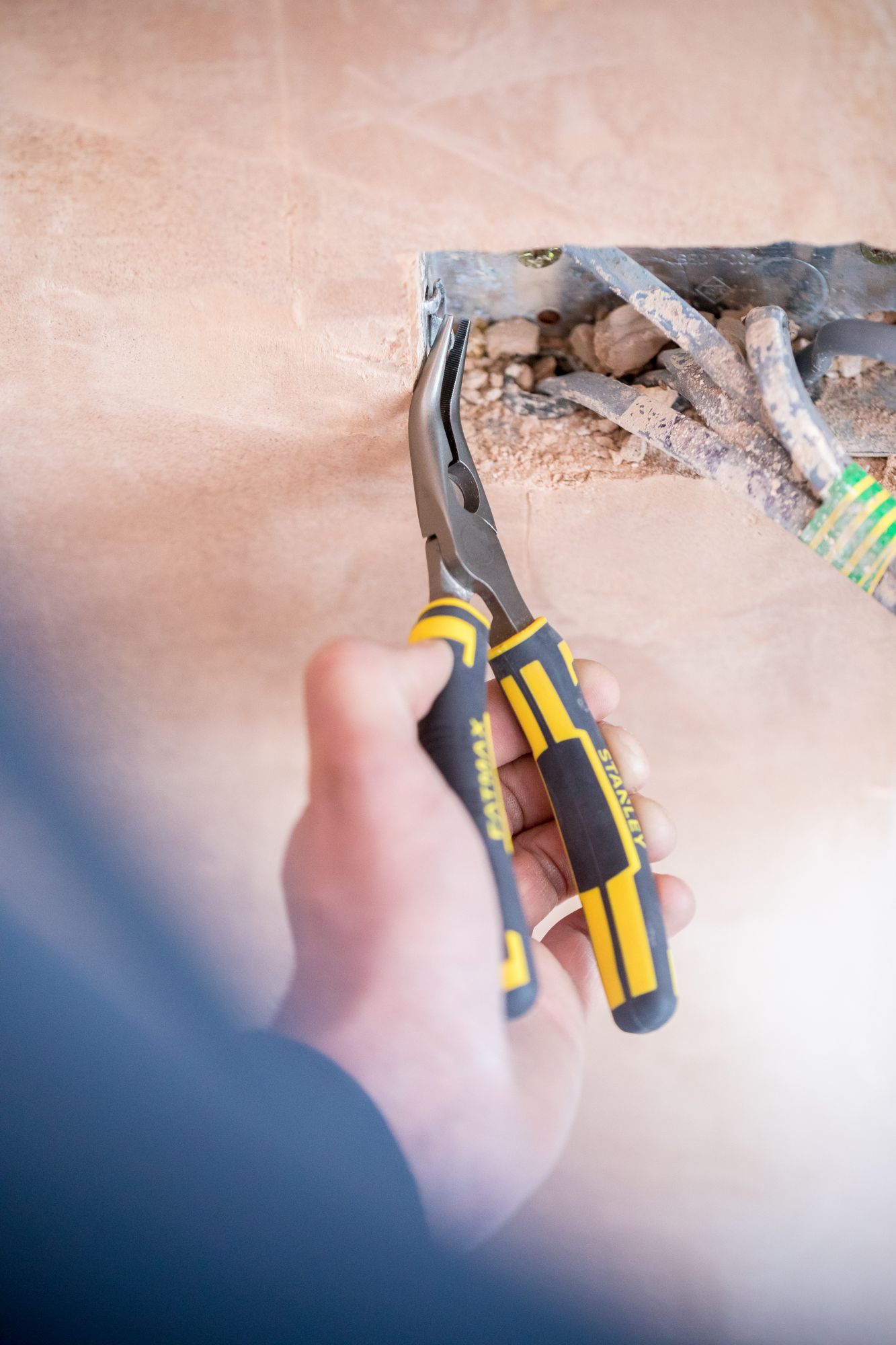 Alicate FatMax® semiredonda acodada 200mm