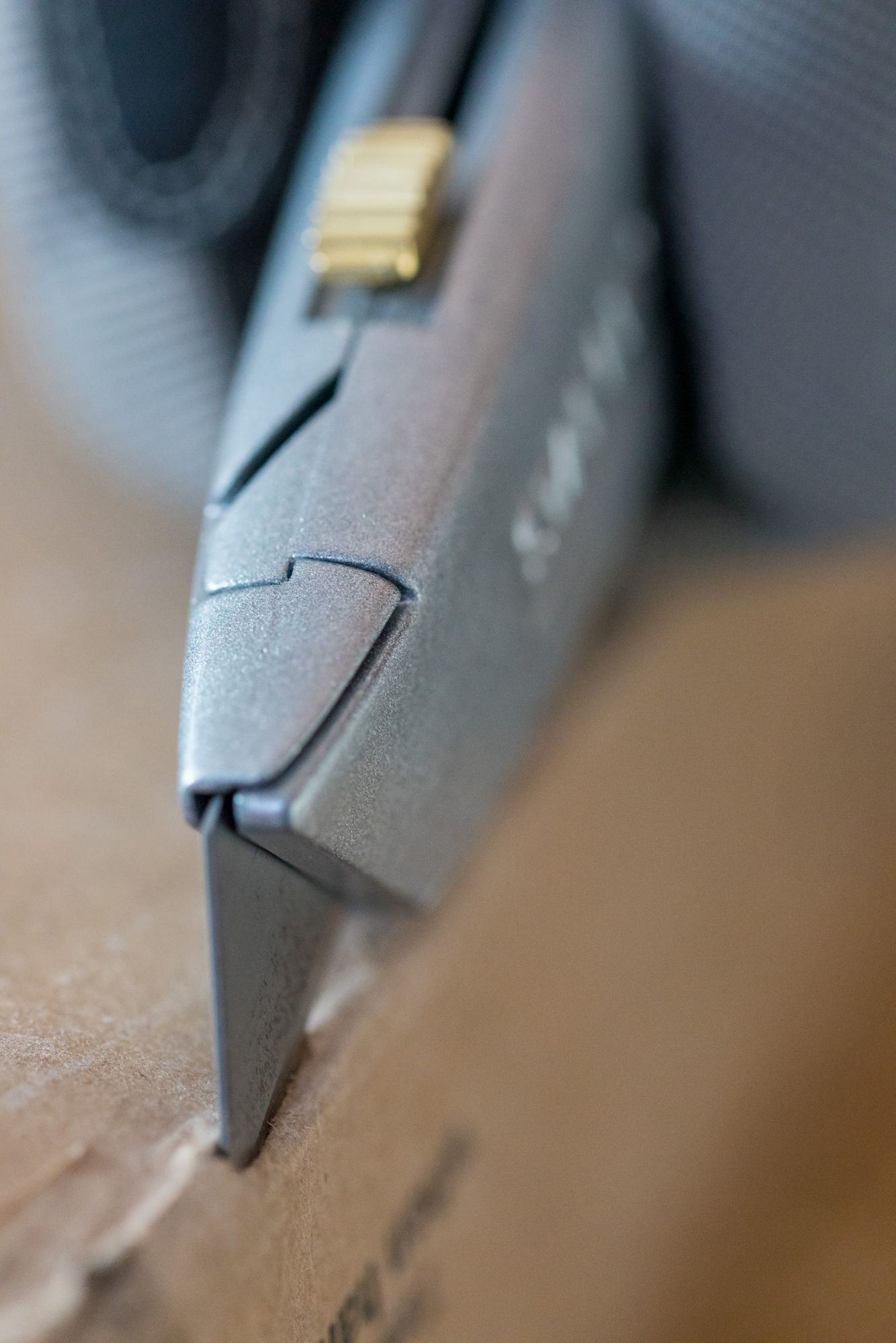 Cuchillo de hoja retráctil 99E - con 3 hojas - Granel