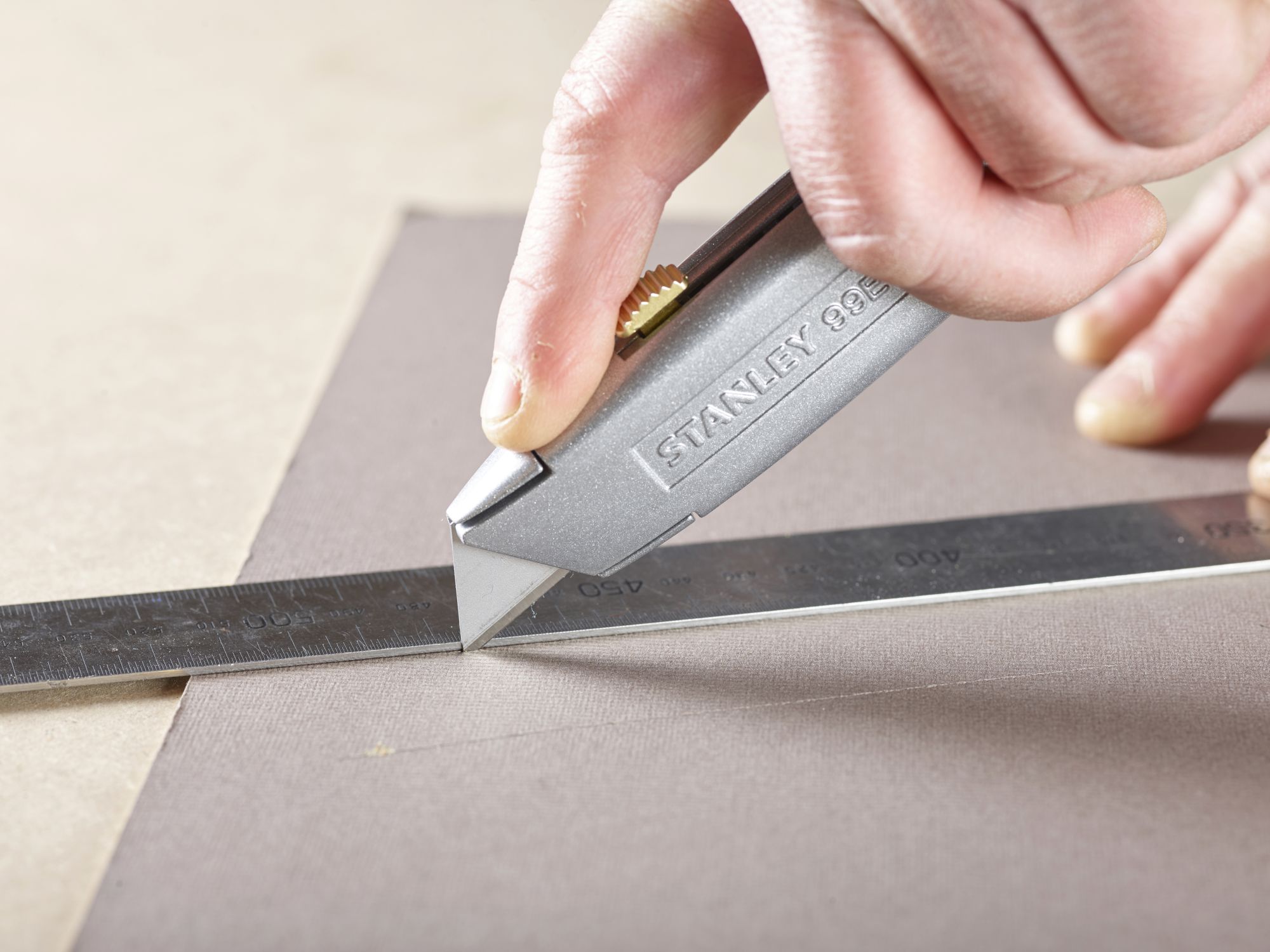 Cuchillo de hoja retráctil 99E - con 3 hojas - Granel