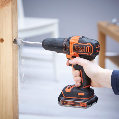 BDCHD18K1B2-QW -  Taladro percutor 18V + cargador 1A + 2 baterías + maletín