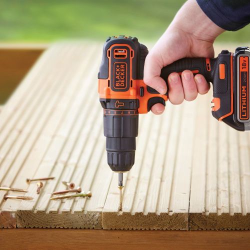 BDCHD18K1B2-QW -  Taladro percutor 18V + cargador 1A + 2 baterías + maletín