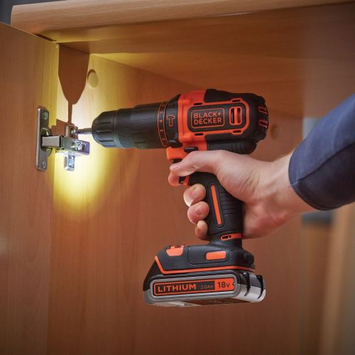 BDCHD18K1B2-QW -  Taladro percutor 18V + cargador 1A + 2 baterías + maletín