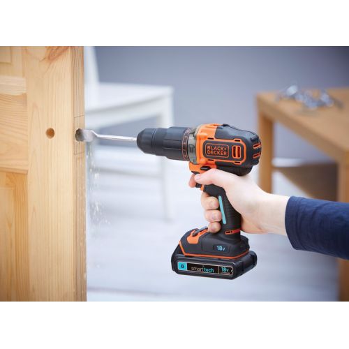BDCHD18KST-QW - Taladro Percutor 18V 1.5Ah con batería Smart Tech,  cargador 400mA y maletín