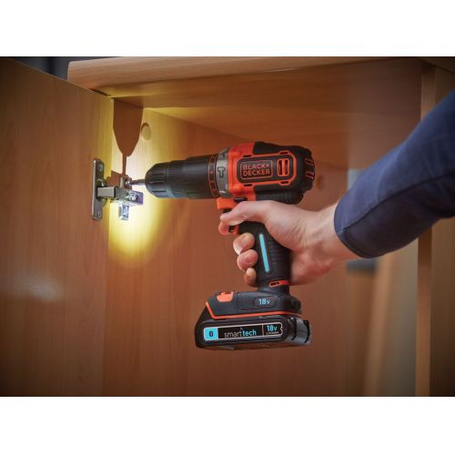 BDCHD18KST-QW - Taladro Percutor 18V 1.5Ah con batería Smart Tech,  cargador 400mA y maletín