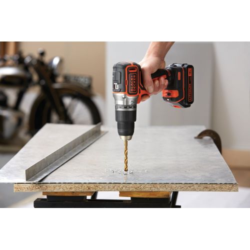 BL188KB-QW - Taladro Percutor BRUSHLESS 18V con 2 baterías 1,5Ah de Litio y maletín