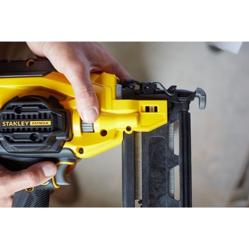 Clavadora de Acabados V20 Li-Ion 18V 16Ga sin batería/cargador