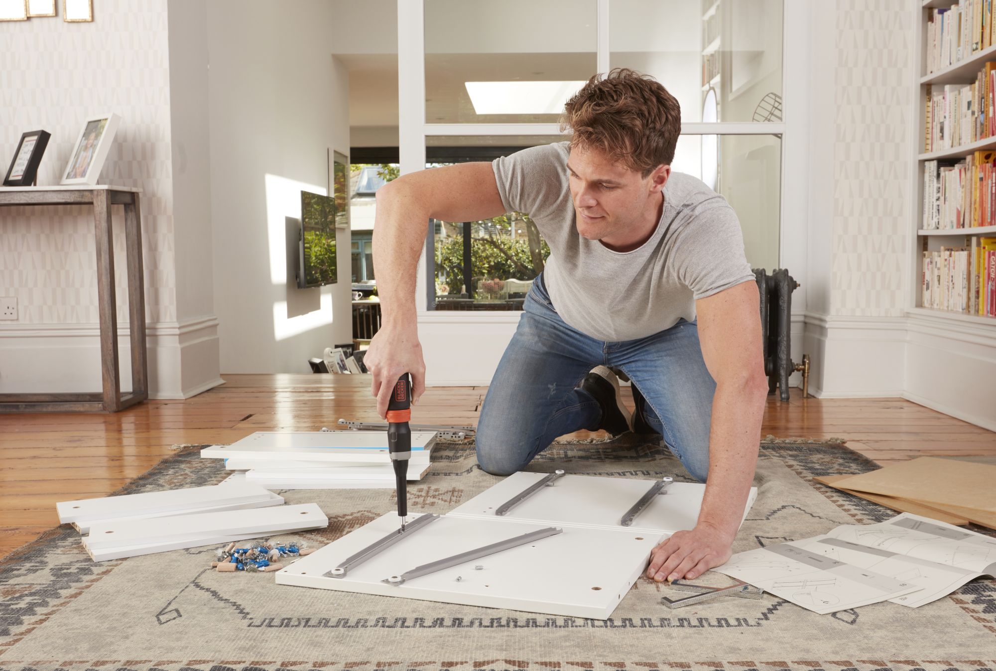 BCF601C-XJ - Atornillador en línea 6V con pilas AA