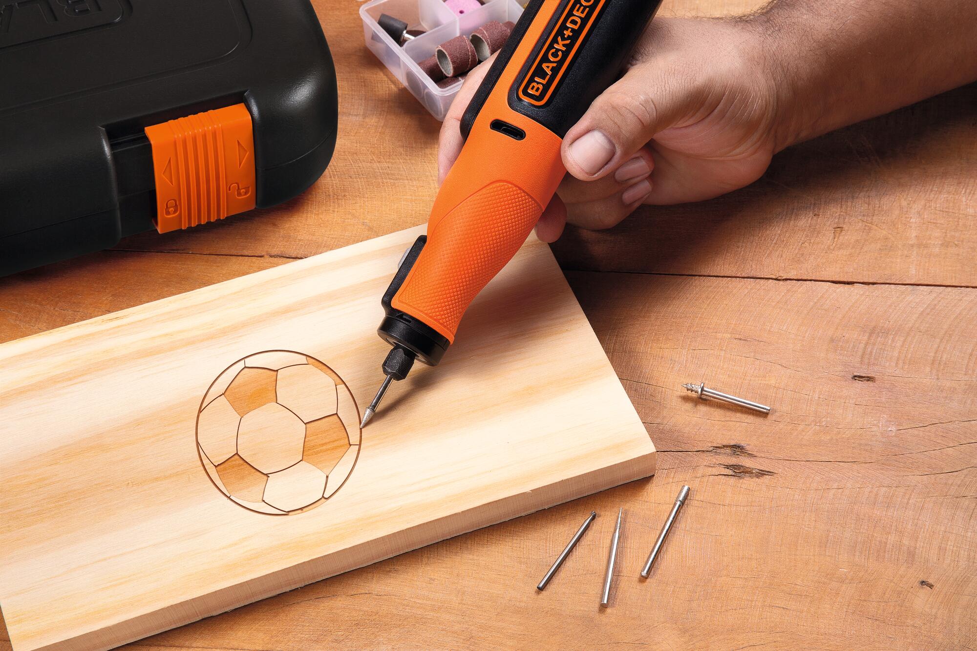 BCRT8IK-XJ - Multi-Herramienta Rotativa 7,2V con 53 Accesorios y Maletín