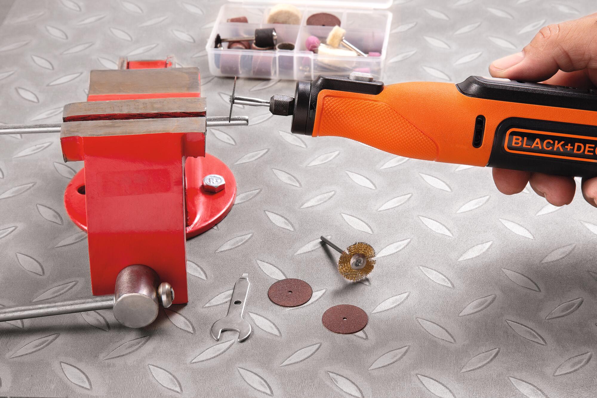 BCRT8IK-XJ - Multi-Herramienta Rotativa 7,2V con 53 Accesorios y Maletín