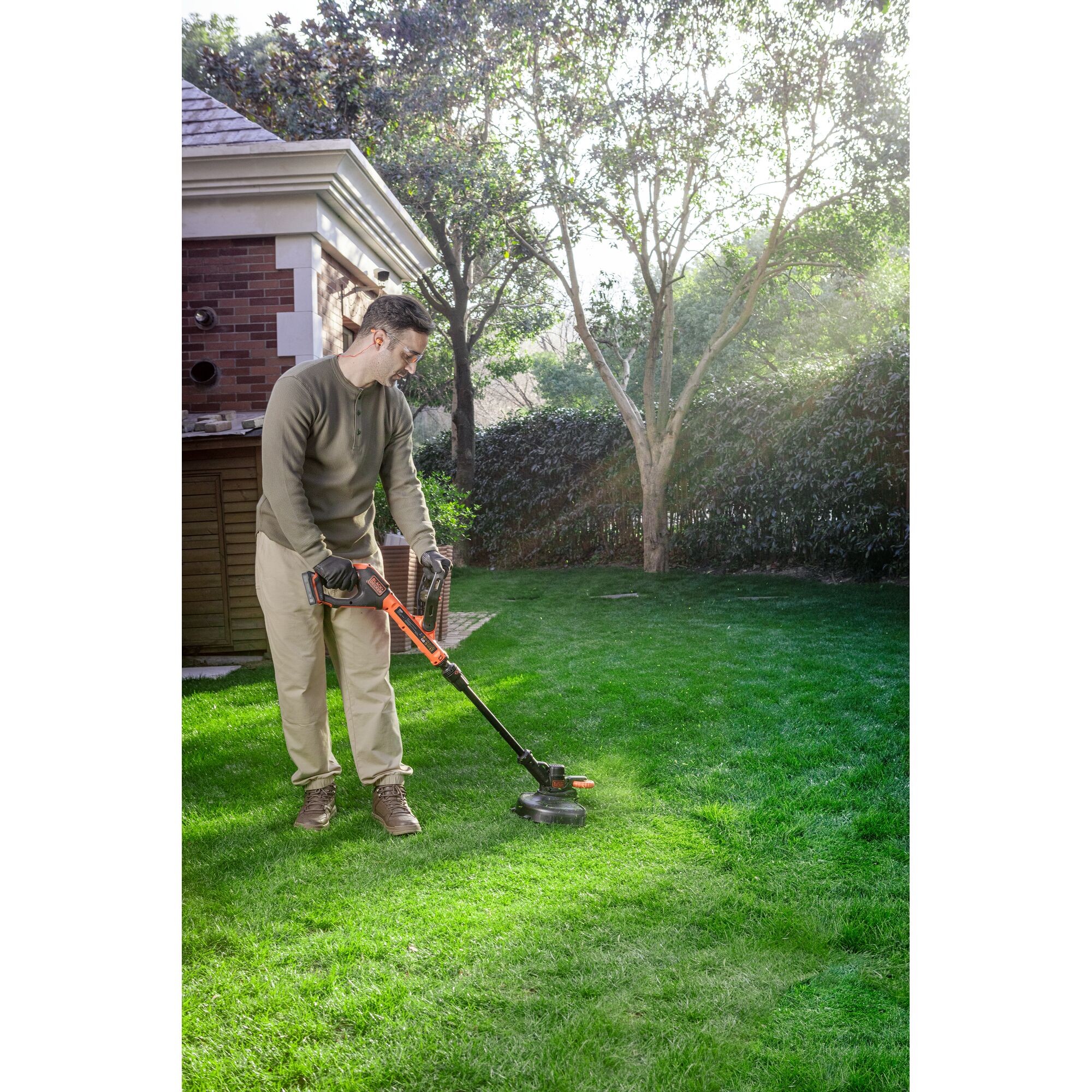 BCST918D1-QW - Cortabordes 18V POWERCONNECT™ 28cm (con batería de 2Ah y cargador)