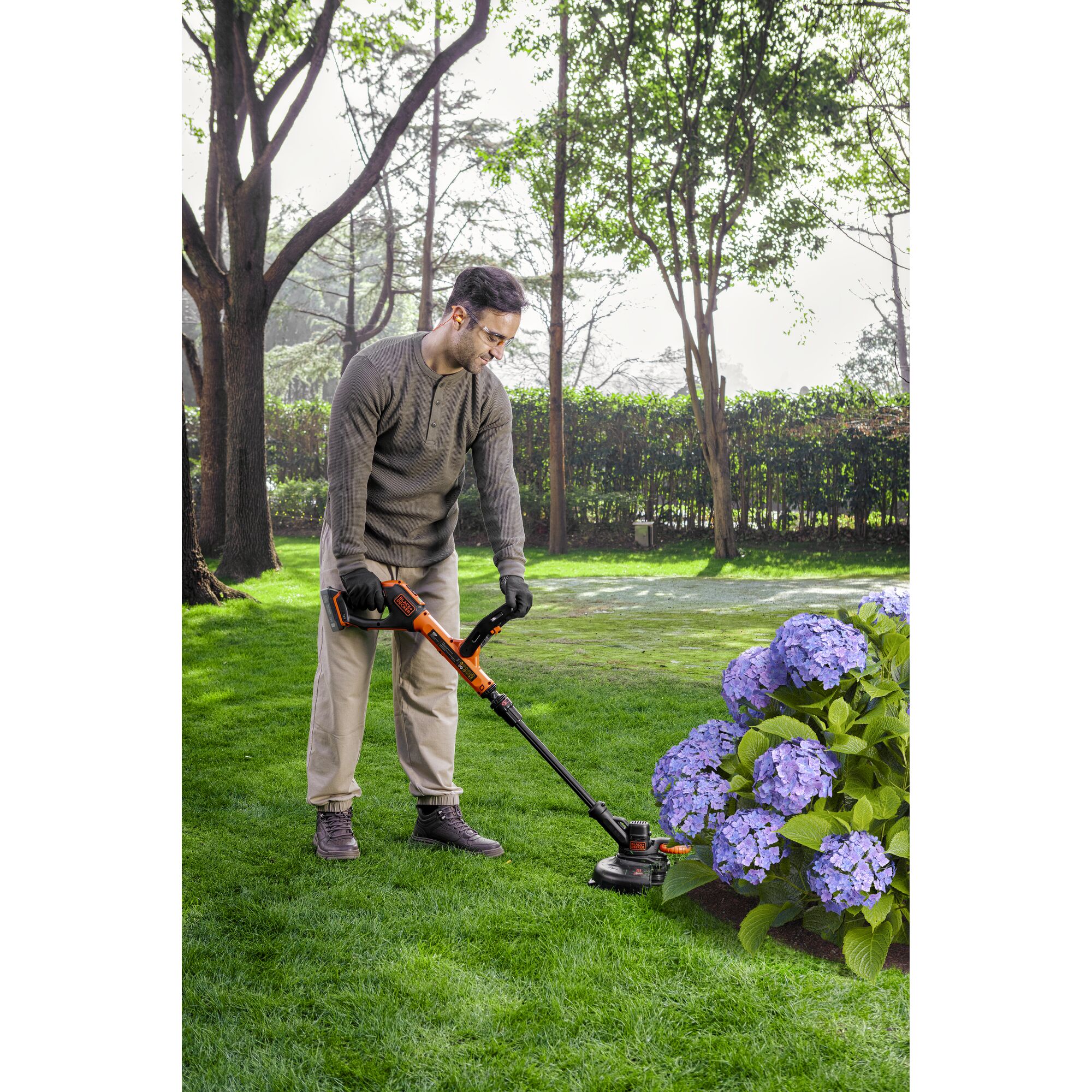 BCSTR918B-XJ - Cortabordes 18V POWERCONNECT™ con cuchilla de resina 25cm (sin cargador/batería)