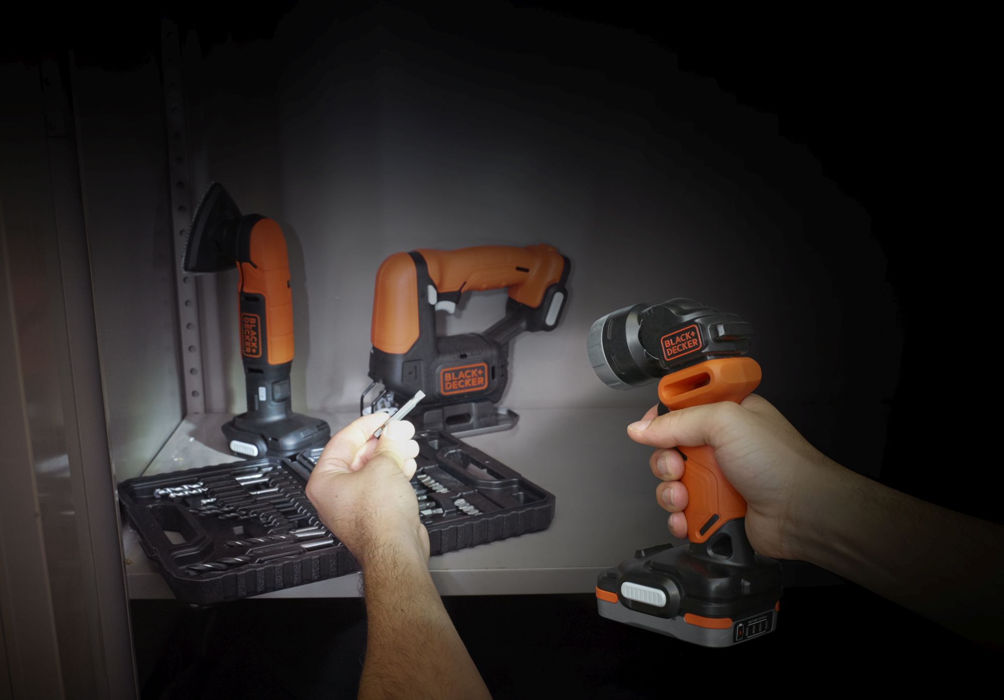 BDCCF12N-XJ - Linterna 12V SIN batería/cargador