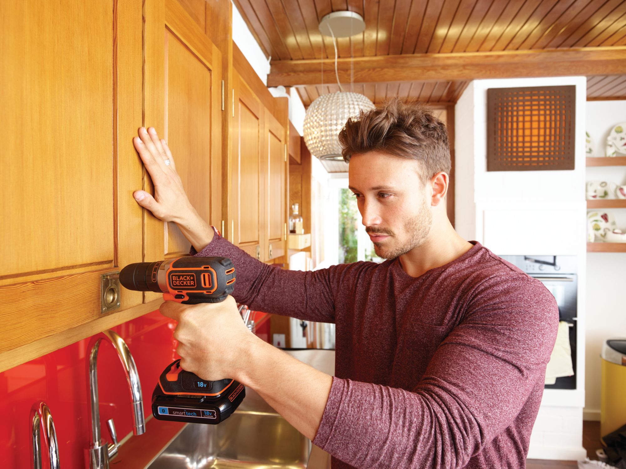 BDCDC18KST-QW - Taladro atornillador 18V 1.5Ah con batería Smart Tech,  cargador 400mA y maletín