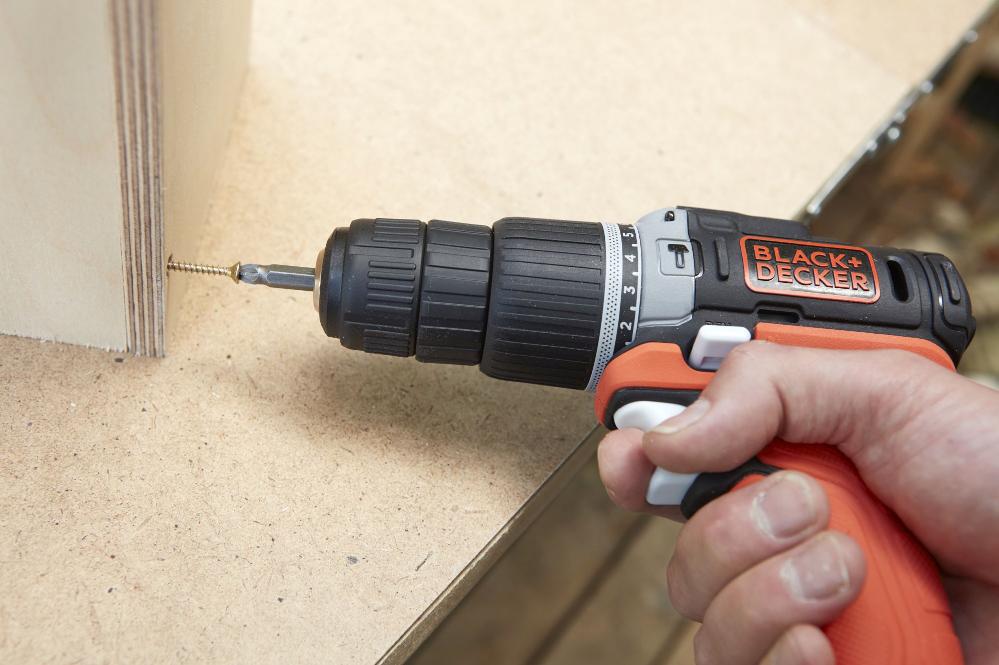 BDCHD12S1A-QW KIT Taladro Percutor 12V con batería 12V USB, 80 Accesorios y Cargador USB