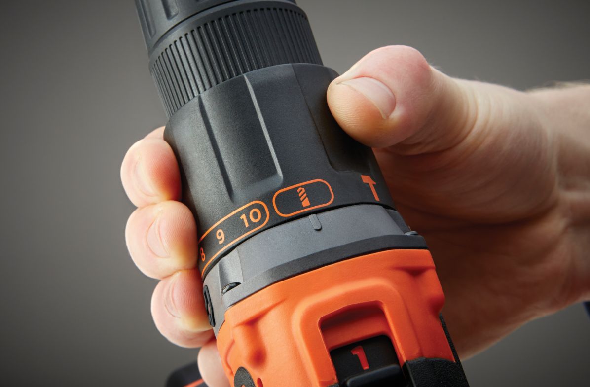 BDCHD18KST-QW - Taladro Percutor 18V 1.5Ah con batería Smart Tech,  cargador 400mA y maletín