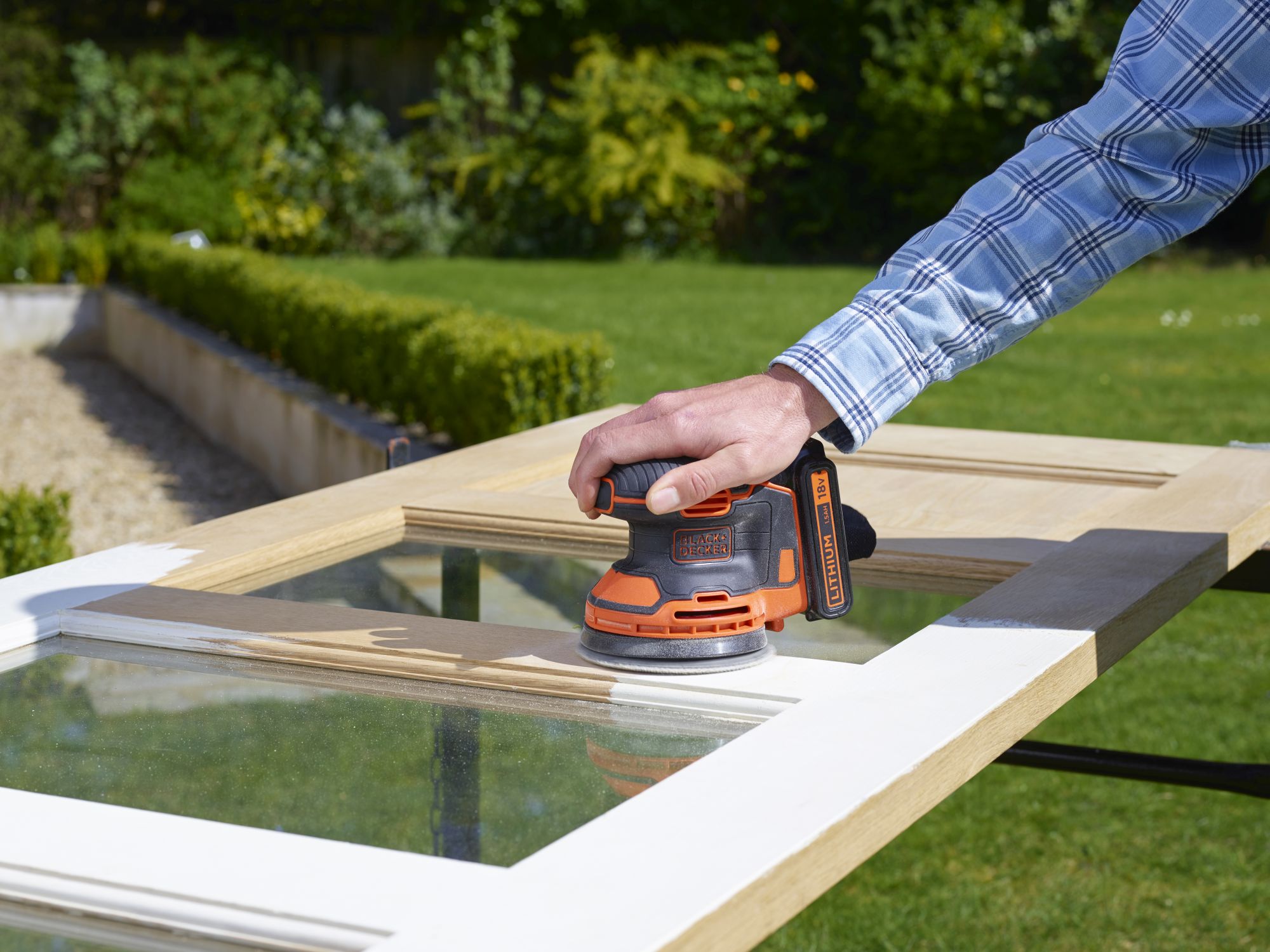 BDCROS18-QW - Lijadora Rotorbital 18V 1.5Ah Litio