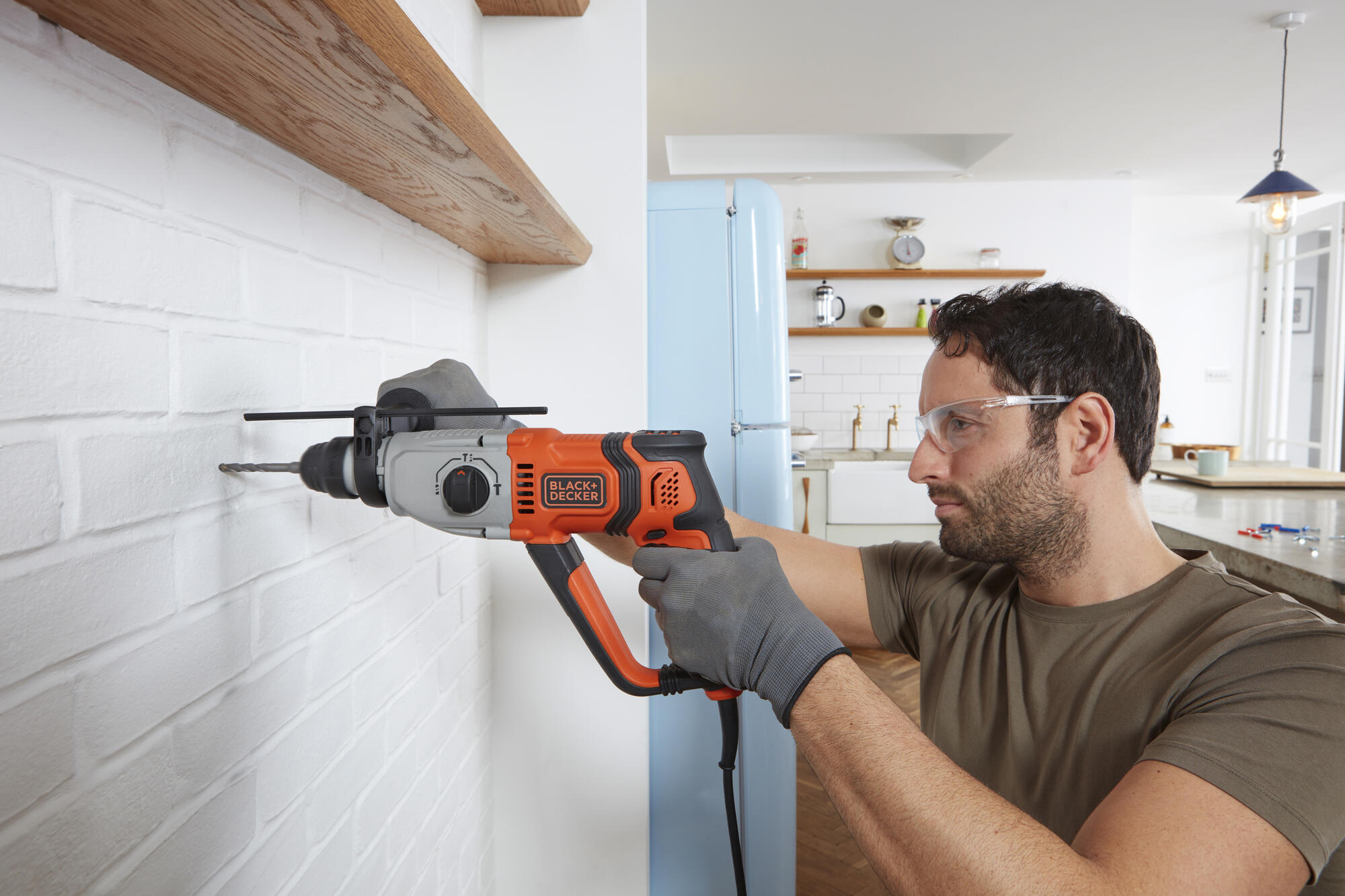 BEHS02K-QS - Martillo SDS-Plus 800W con maletín