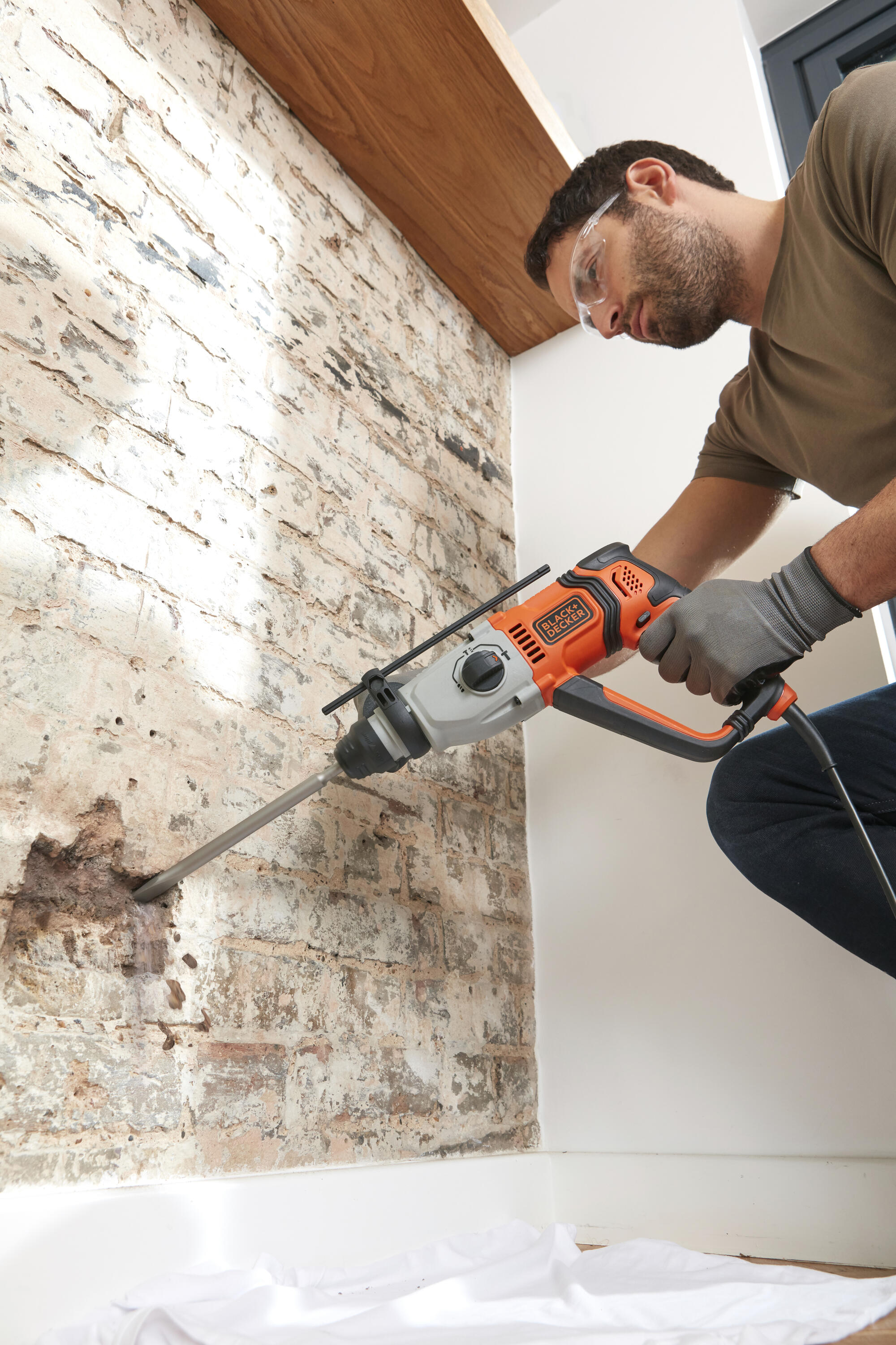 BEHS02K-QS - Martillo SDS-Plus 800W con maletín