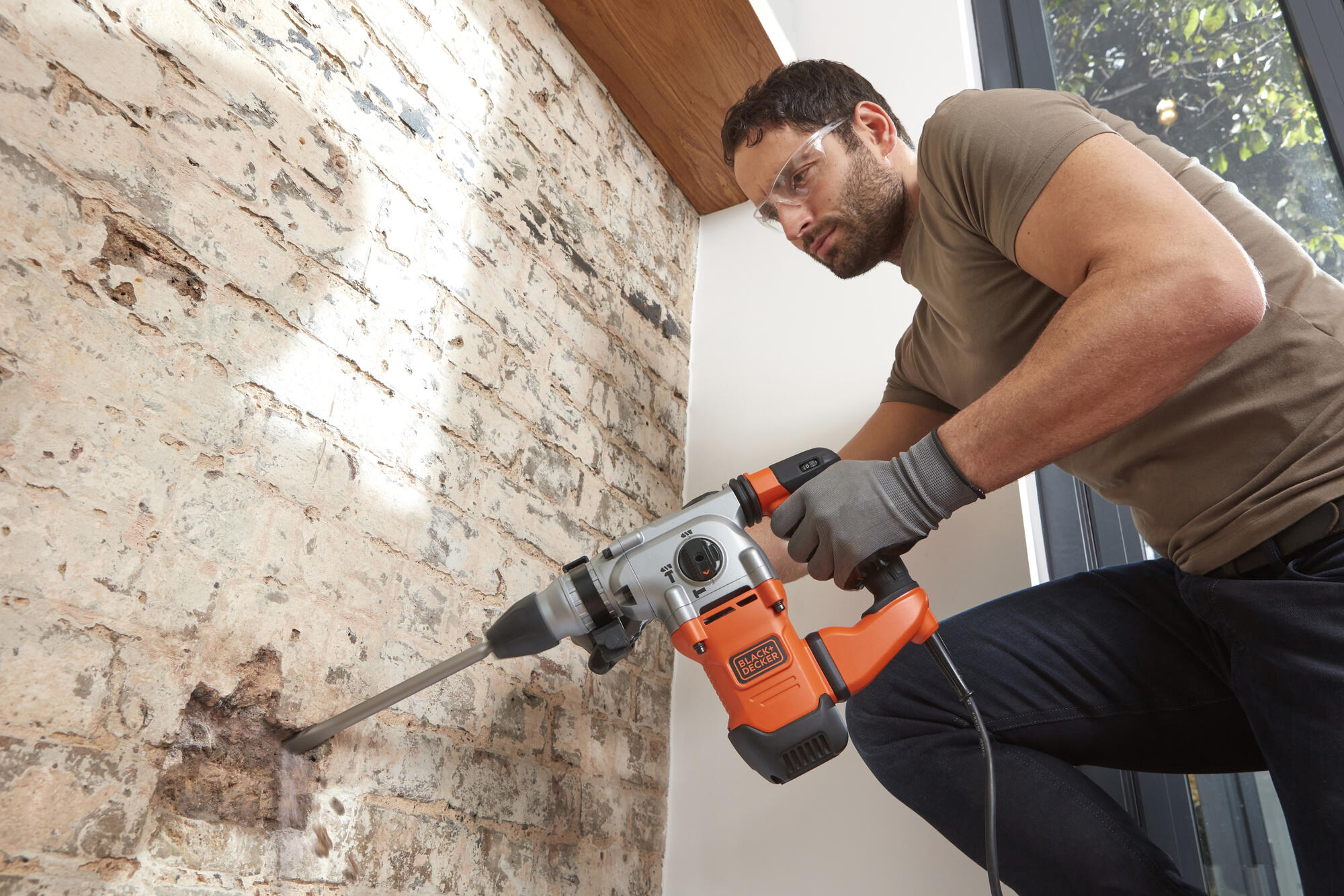 BEHS03K-QS - Martillo SDS-Plus 1250W con maletín