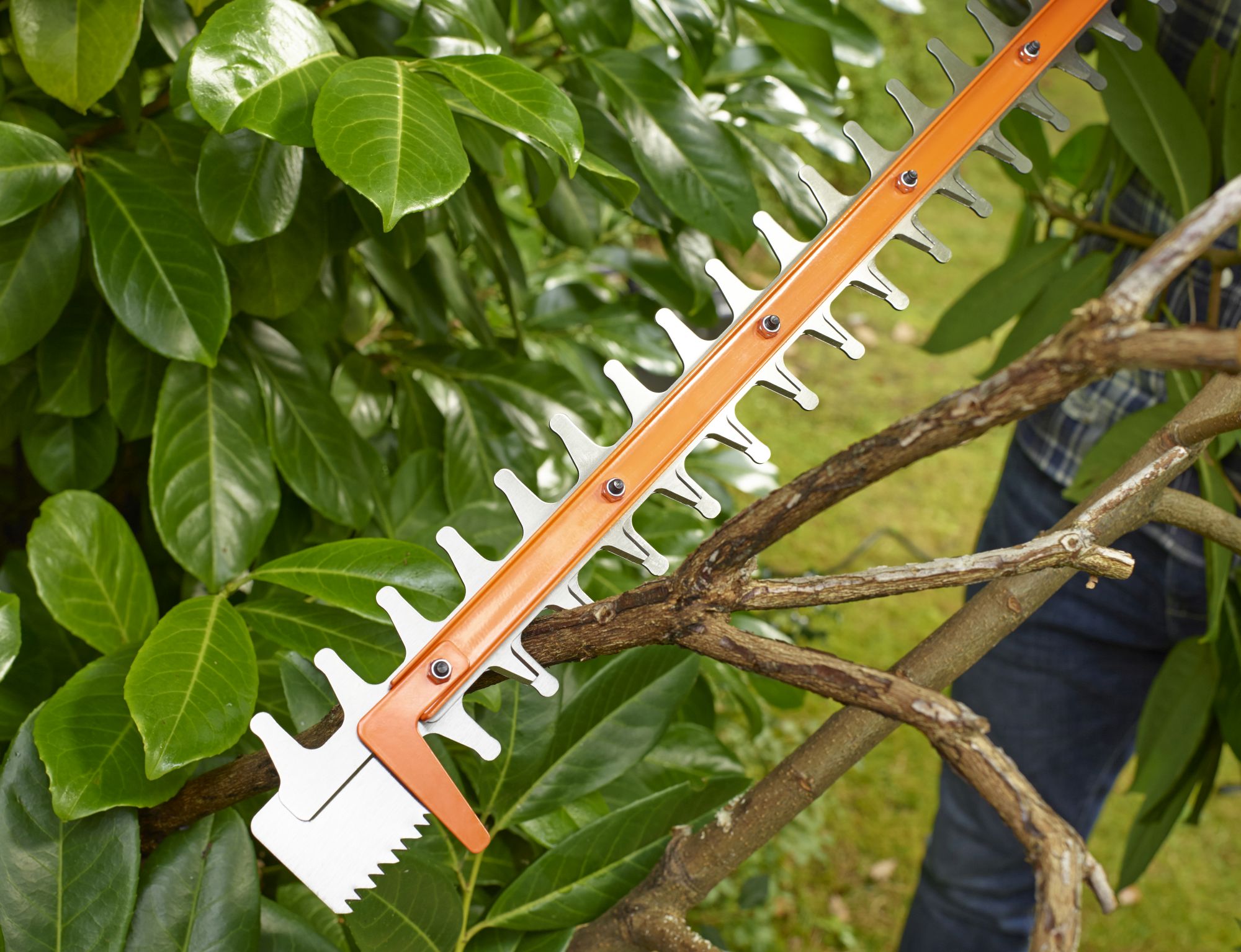 BEHTS401-QS - Cortasetos 500W 55cm con hoja de Sierra