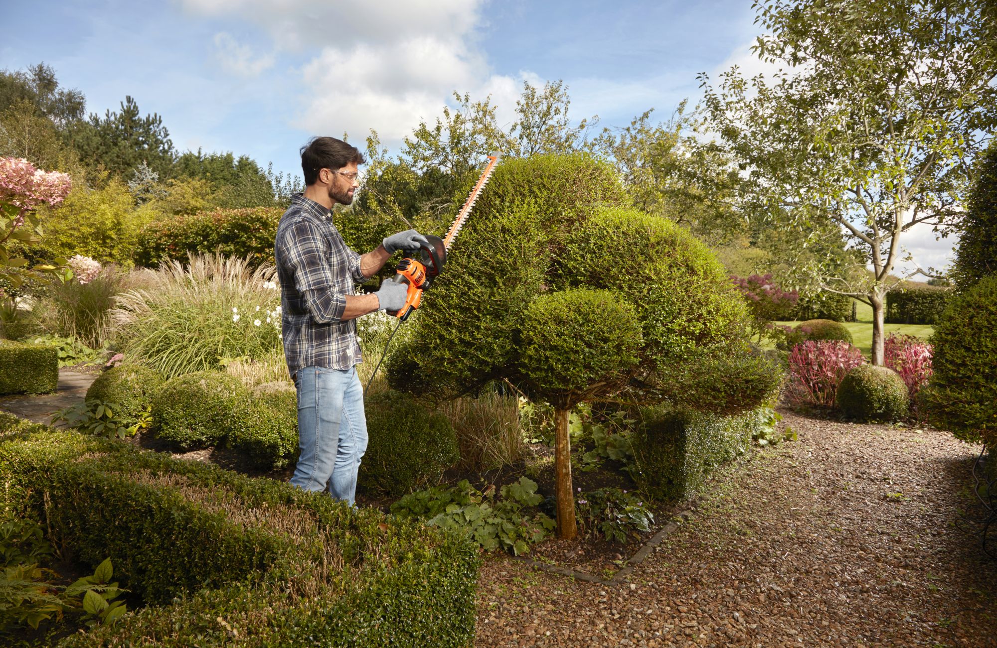 BEHTS451-QS - Cortasetos 550W 60cm con hoja de Sierra