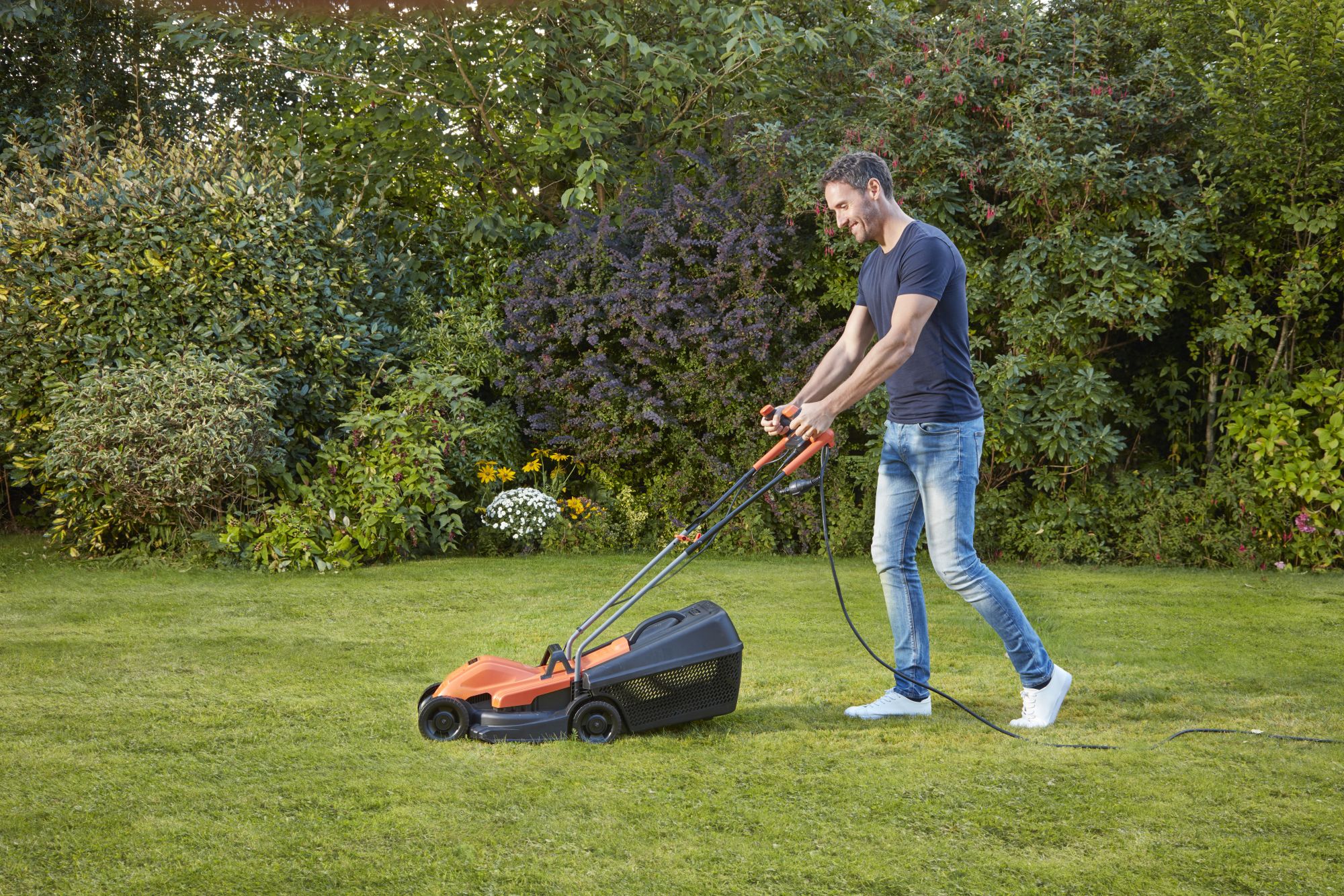 BEMW451BH-QS - Cortacésped 1200W 32cm con empuñadura engomada