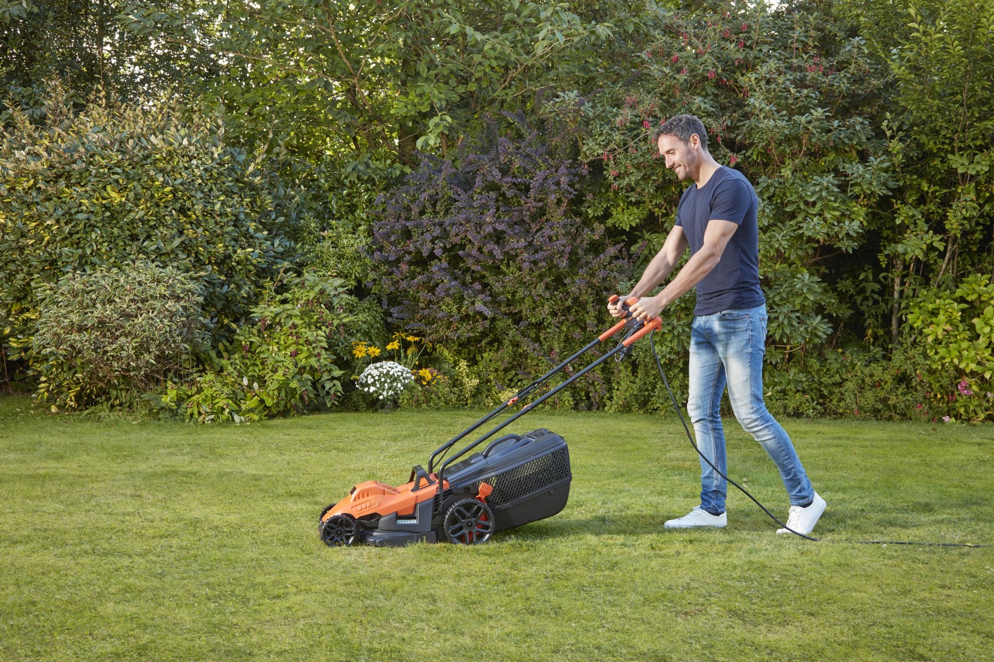 BEMW461BH-QS - Cortacésped 1400W 34cm con empuñadura engomada