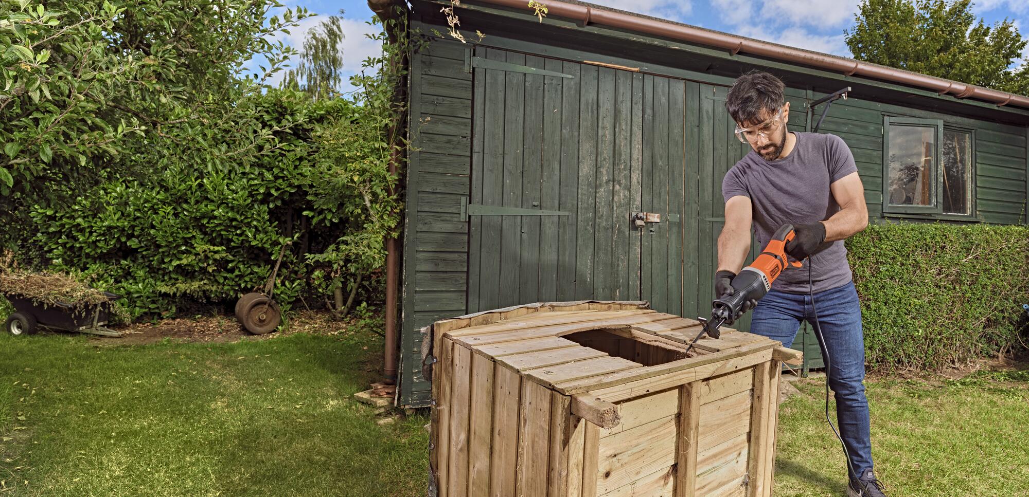 BES301-QS - Sierra Sable 750W con accesorio para podar y 2 hojas