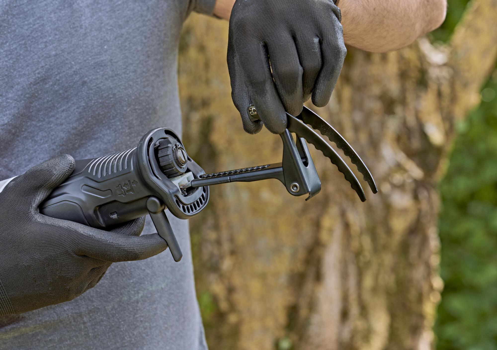 BES301-QS - Sierra Sable 750W con accesorio para podar y 2 hojas