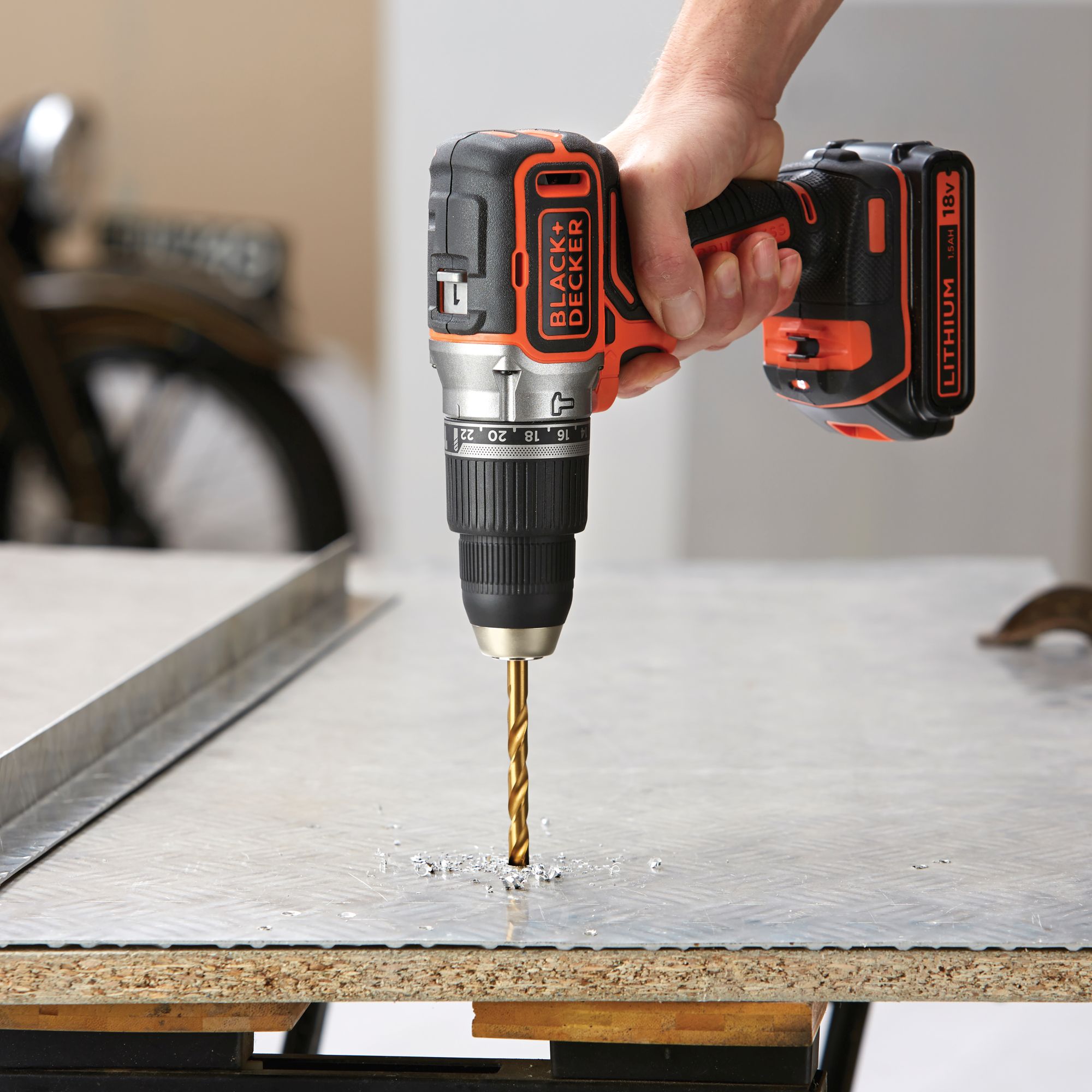 BL188D2KA31-QW - Taladro percutor BRUSHLESS 18V com 2 baterias 2,0Ah de Litio, set 31 acessórios, carregador e caixa de ferramentas 19