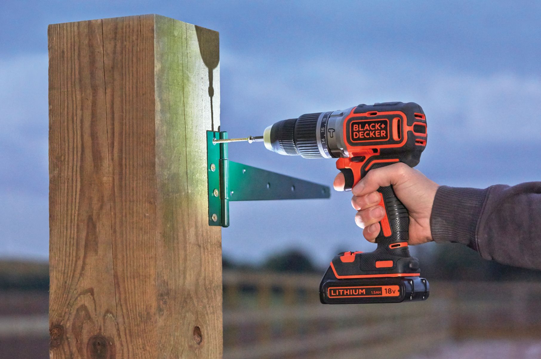 BL188KB-QW - Taladro Percutor BRUSHLESS 18V con 2 baterías 1,5Ah de Litio y maletín