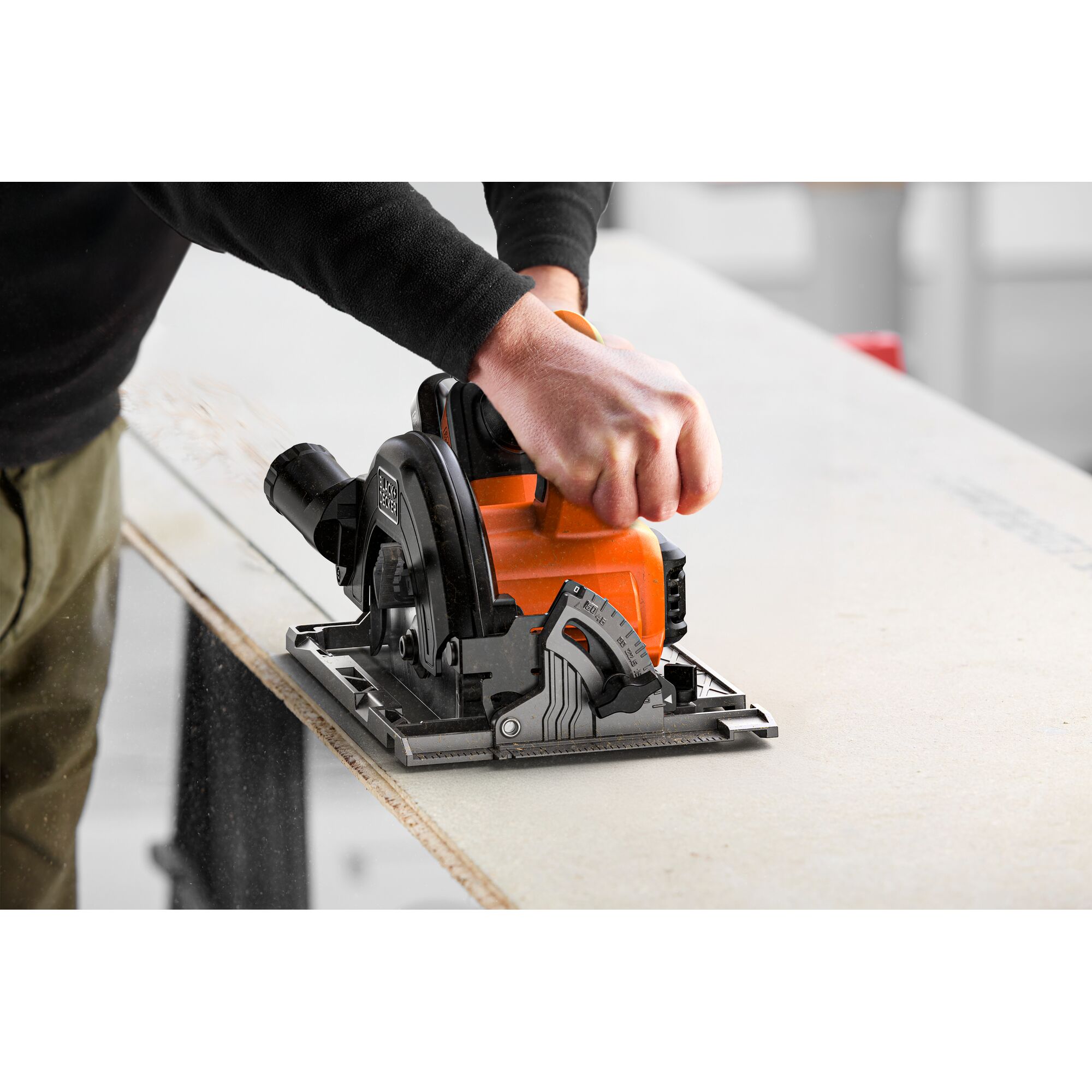 BLCCS78E1-QW - Sierra circular BRUSHLESS 18V 165mm con 1 batería de 2,5Ah con indicador de carga, cargador y guía paralela