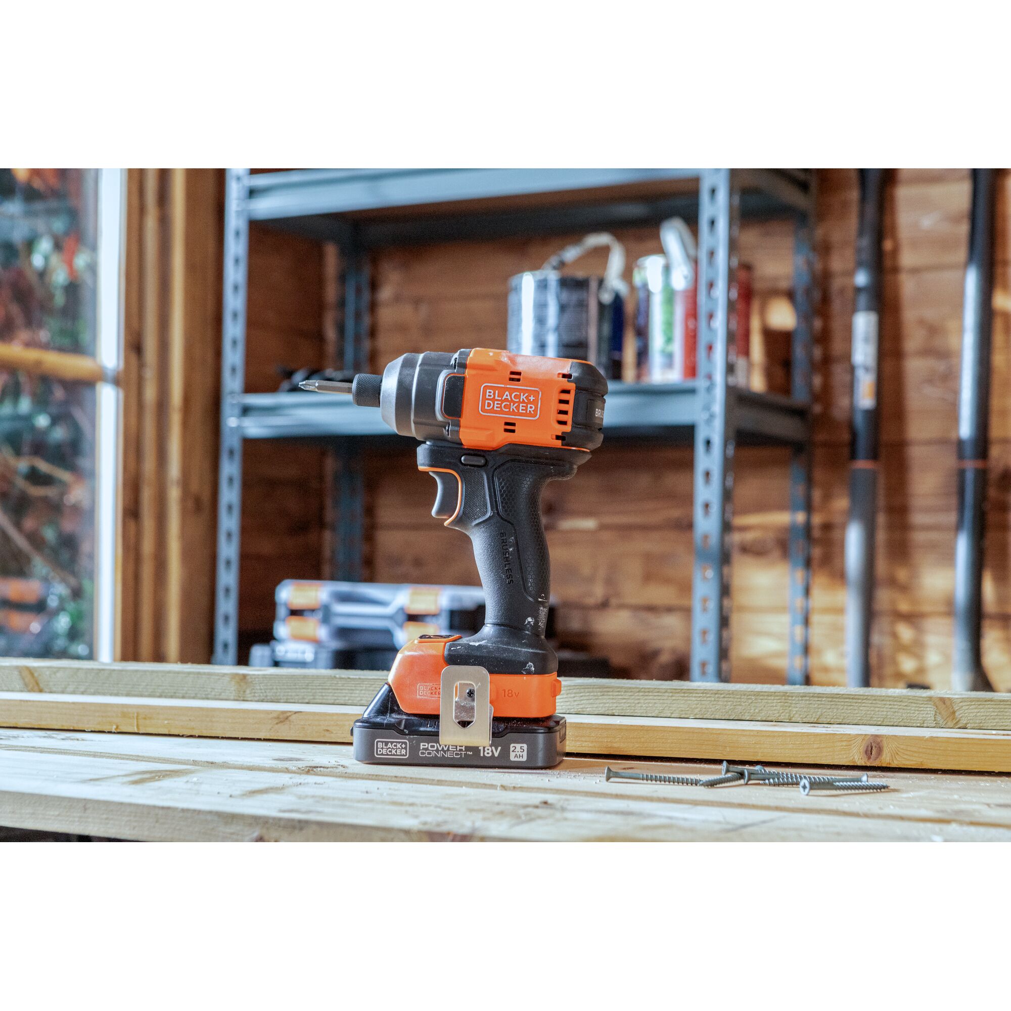 BLIM78E1K-QW - Atornillador de impacto BRUSHLESS 18V con 1 batería de 2,5Ah con indicador de carga, cargador rápido de 1A, 10 accesorios y maletín