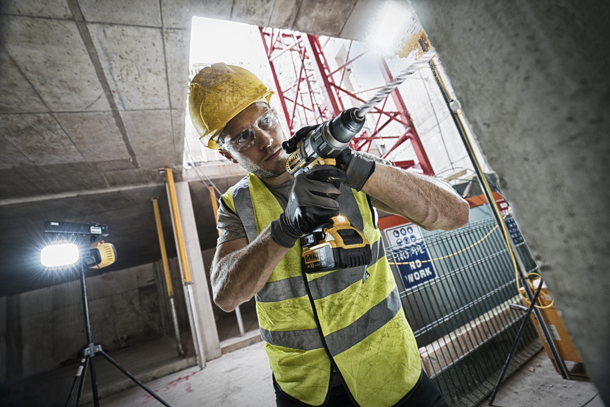 DCD996P2-QW - Taladro Percutor sin escobillas XR 18V XRP