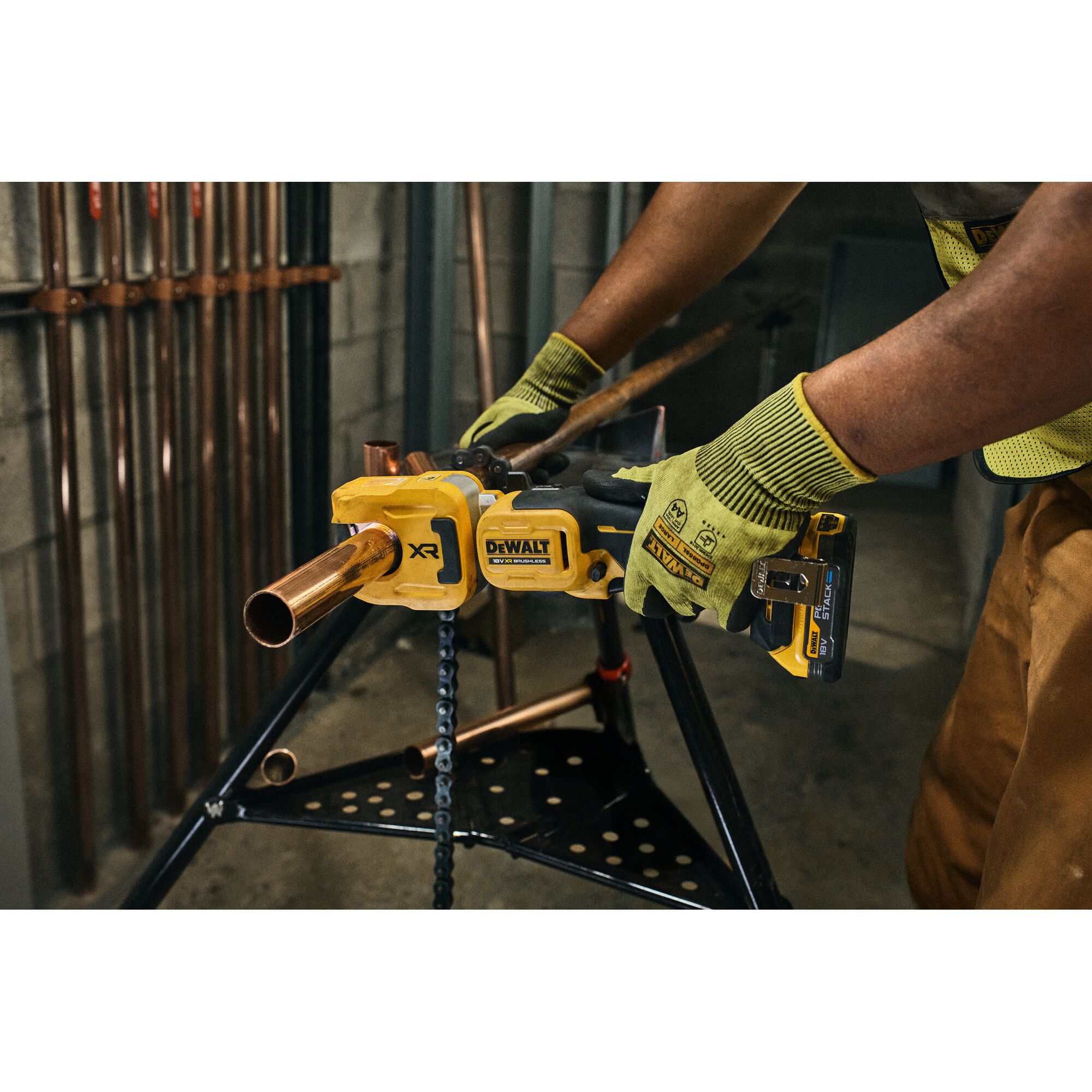 DCE154N-XJ - Cortadora Tubos de Cobre sin escobillas XR 18V sin cargador/batería