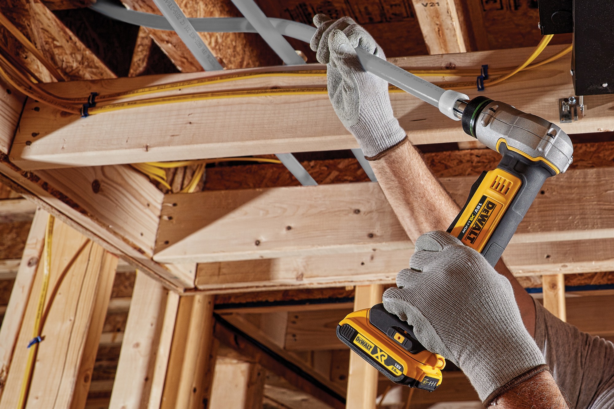 DCE400NT-XJ - Expandidora de tubo XR 18V sin batería/cargador