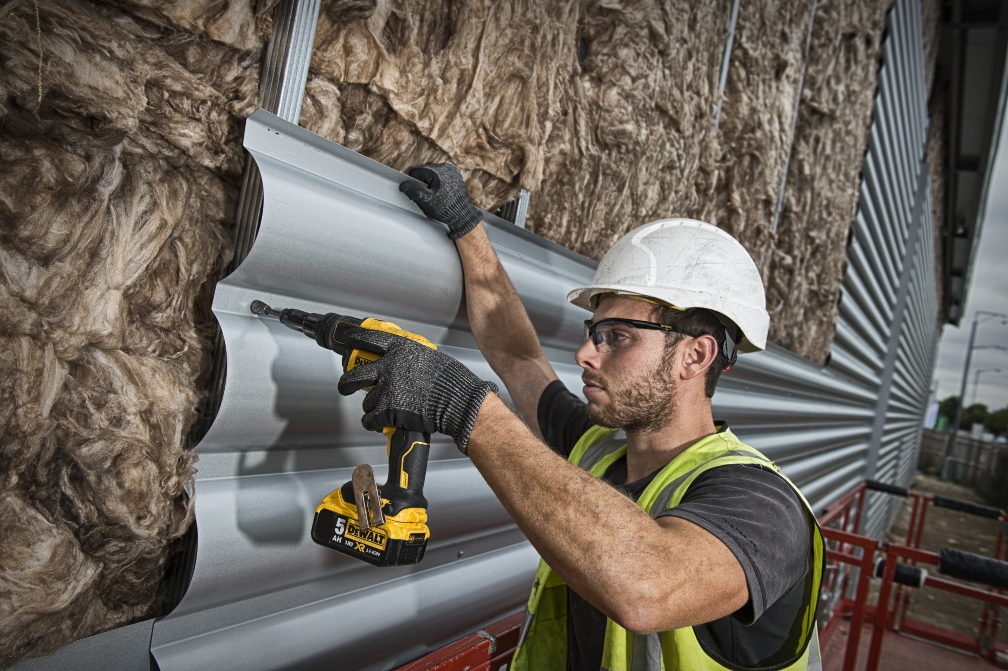 DCF622NT-XJ - Atornillador Estructura Metálica sin escobillas XR 18V