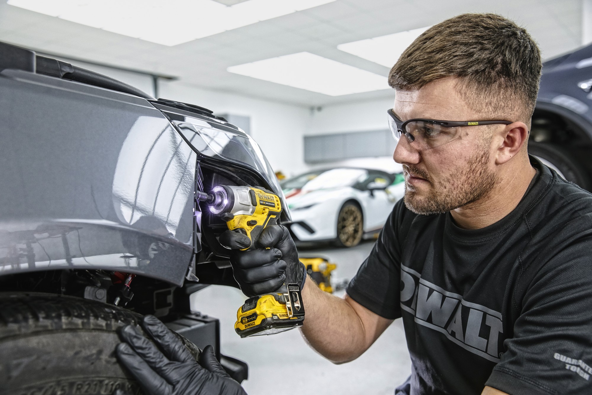 DCF801D2-QW Atornillador de Impacto sin escobillas XR 12V Li-Ion 2Ah