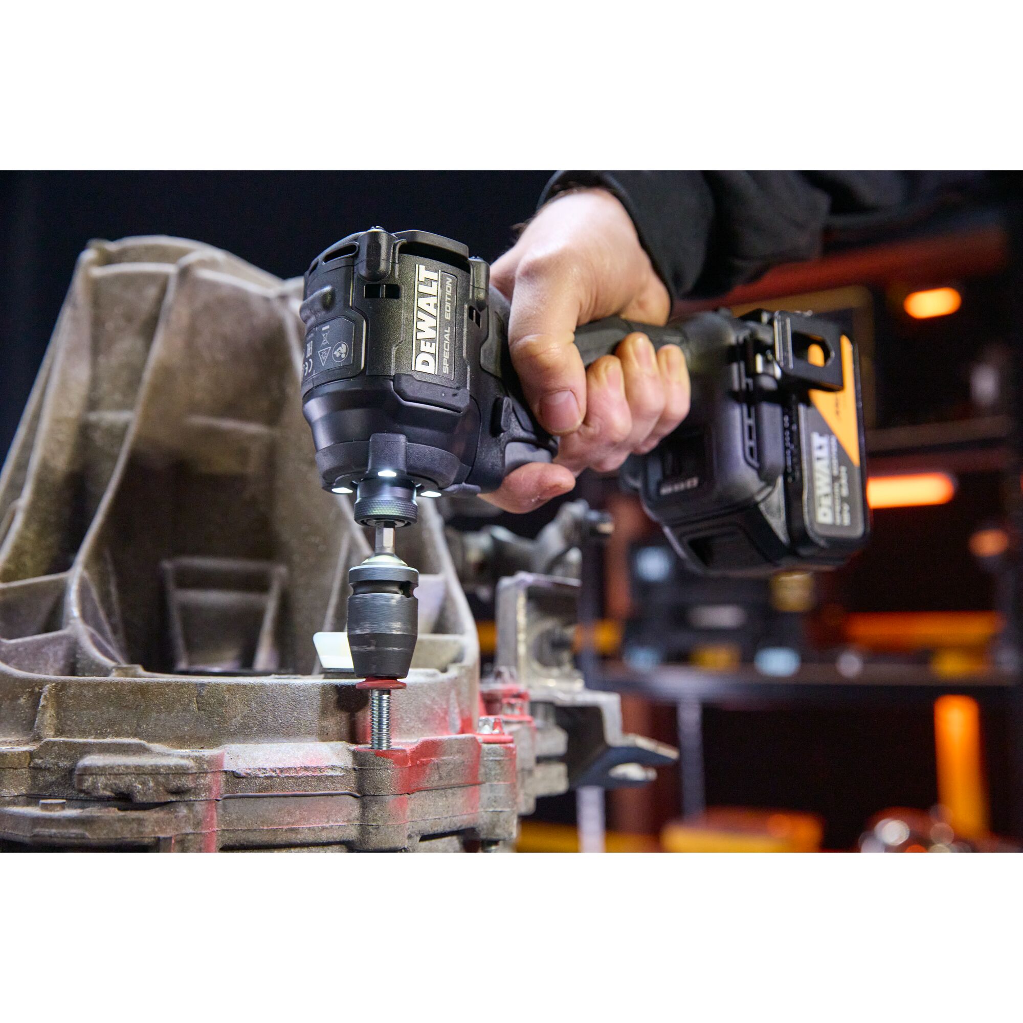 DCF86MP2T-QW - Atornillador Impacto compacto McLaren sin escobillas XR 18V 1/4