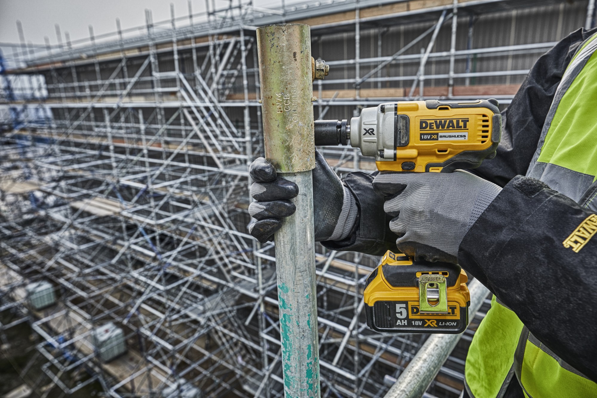 DCF894NT-XJ - Llave de Impacto sin escobillas XR 18V