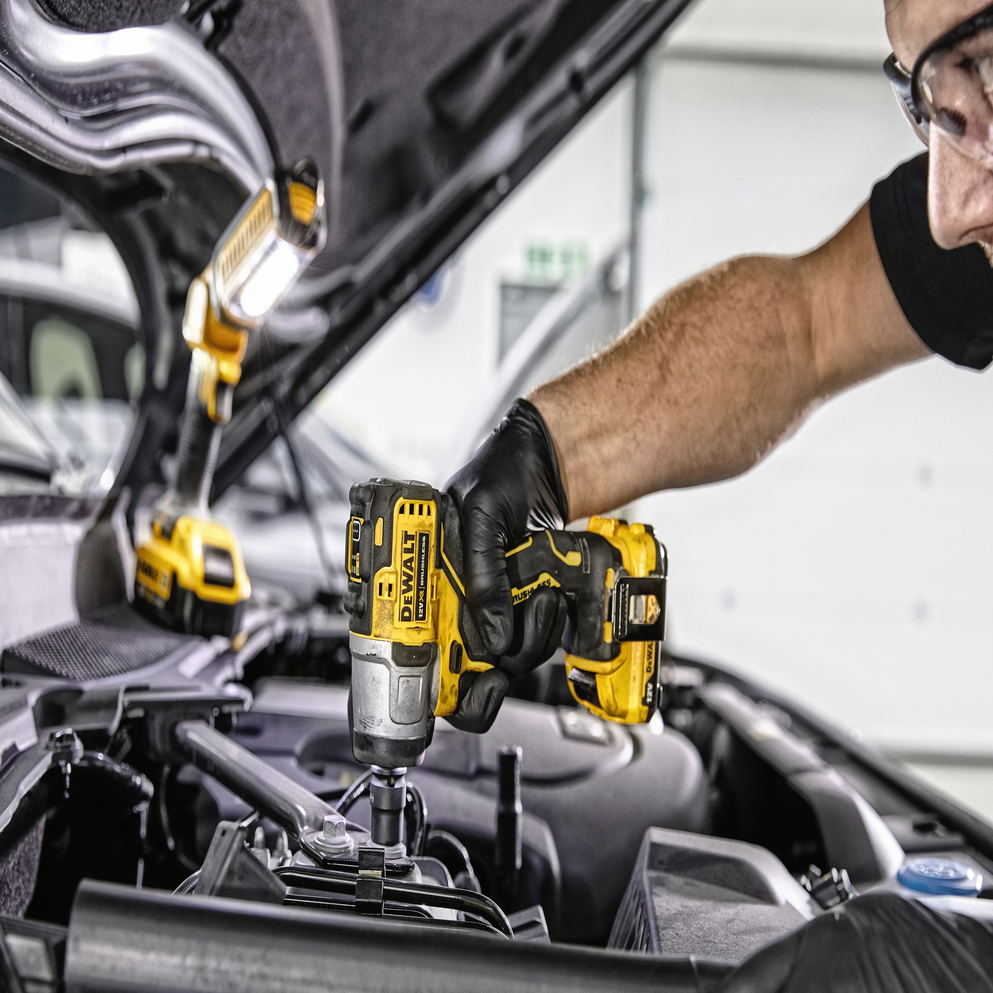 DCF902D2K-QW Llave de Impacto sin escobillas XR 12V Li-Ion 2Ah