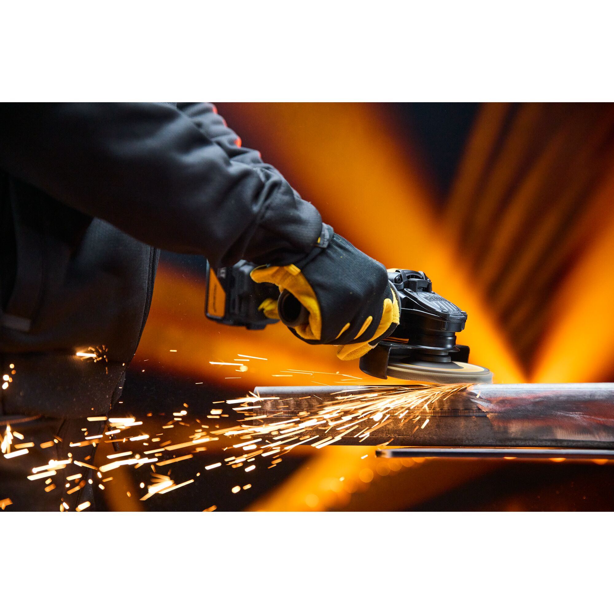 DCG45MP2T-QW - Mini-Amoladora McLaren sin escobillas XR 18V Li-Ion 5Ah 125mm