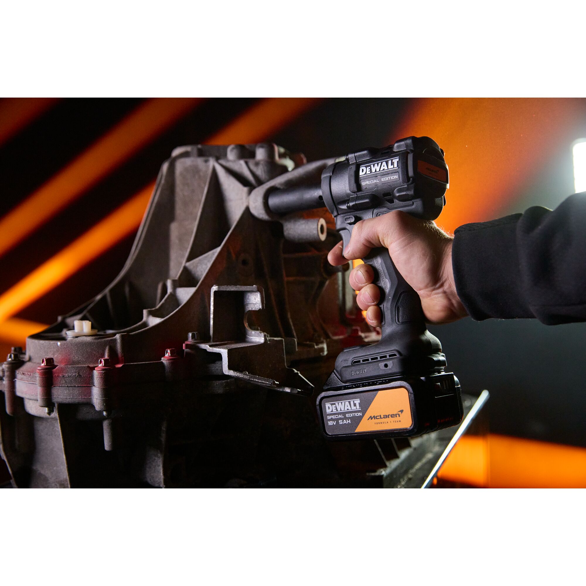 DCK2224MP2T-QW - KIT McLaren XR 18V =  Atornillador Impacto +  Llave de Impacto 1/2'' 406Nm + 2 baterías Li-Ion 5Ah + maletín TSTAK