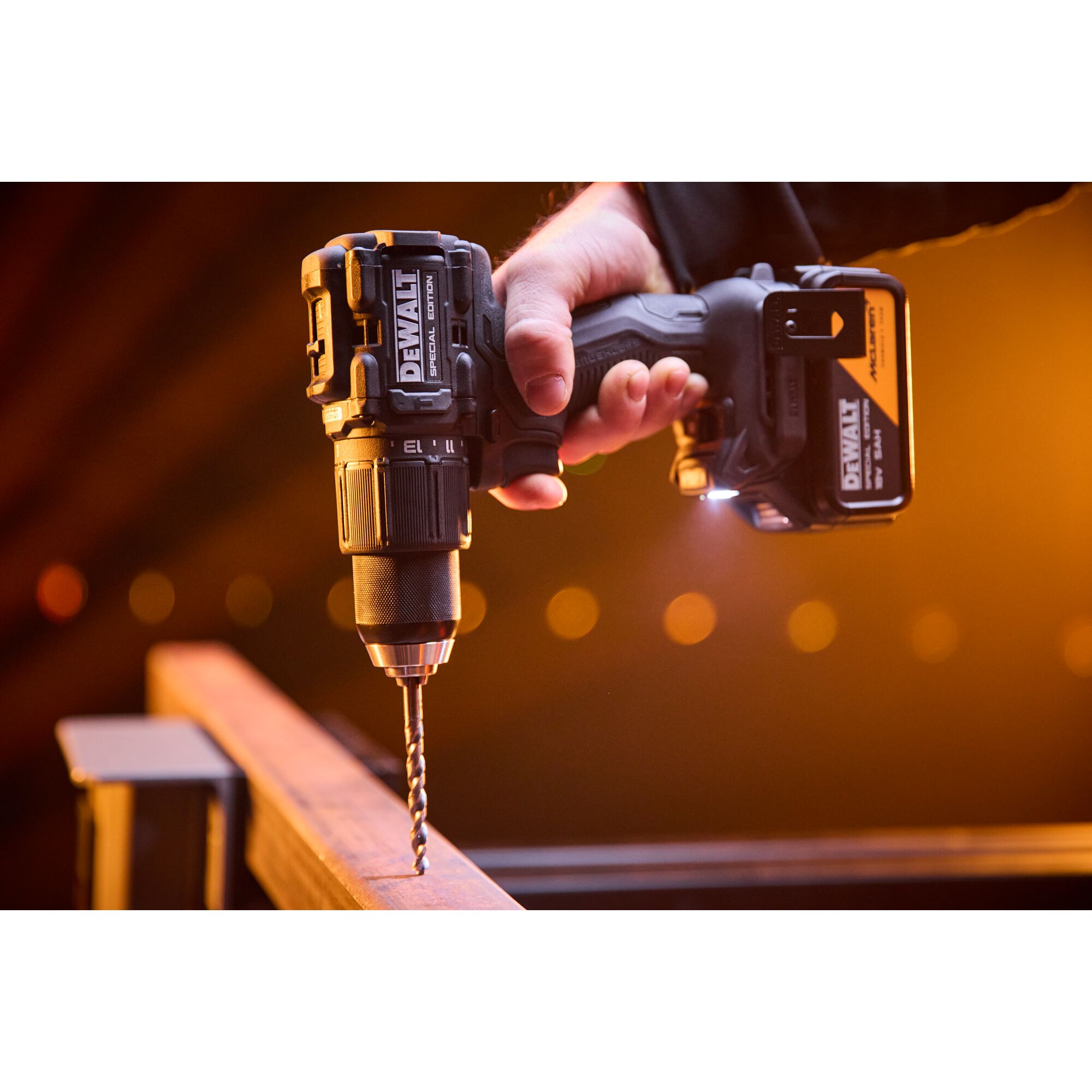 DCK3222MP2T-QW - KIT McLaren XR 18V = Taladro Percutor + DCG45 Amoladora +  Llave de Impacto 1/2'' Alto par +2 baterías Li-Ion 5Ah + maletín TSTAK