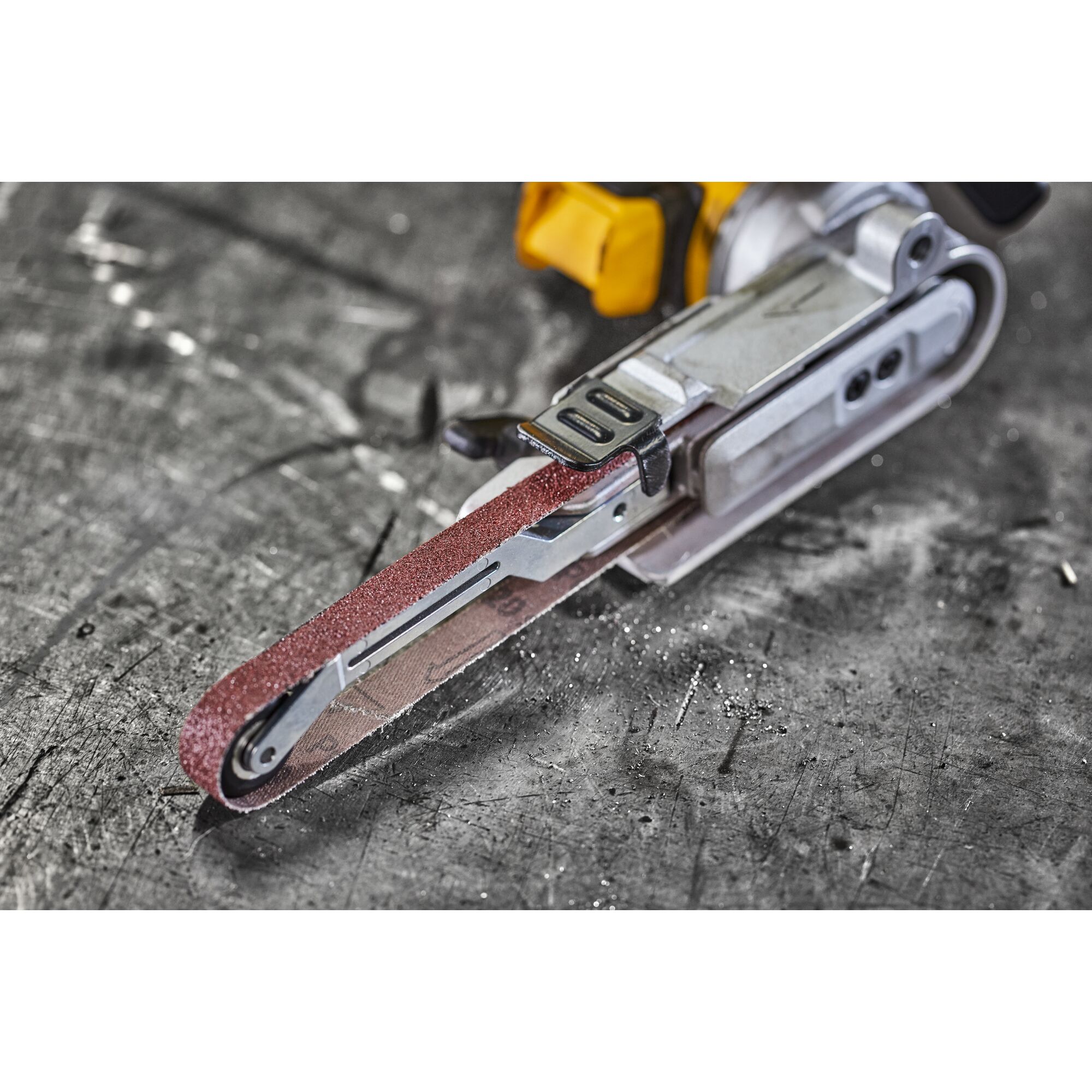 DCM200NT-XJ - Lijadora de banda sin escobillas XR 18V 13mm sin cargador/batería con maletín TSTAK