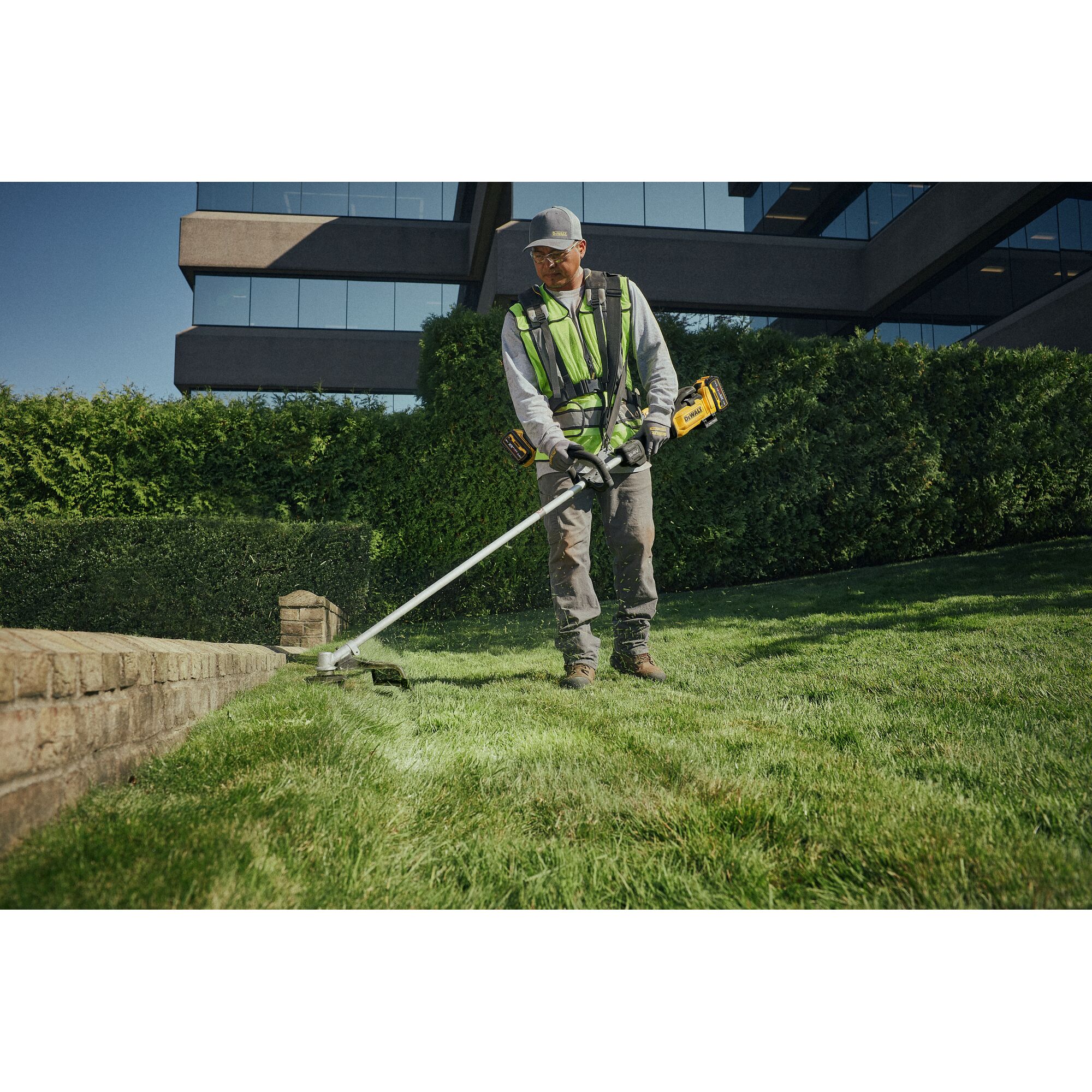 DCMST901N-XJ - Cortabordes sin escobillas XR FLEXVOLT 54V 42cm Manillar D sin cargador/batería
