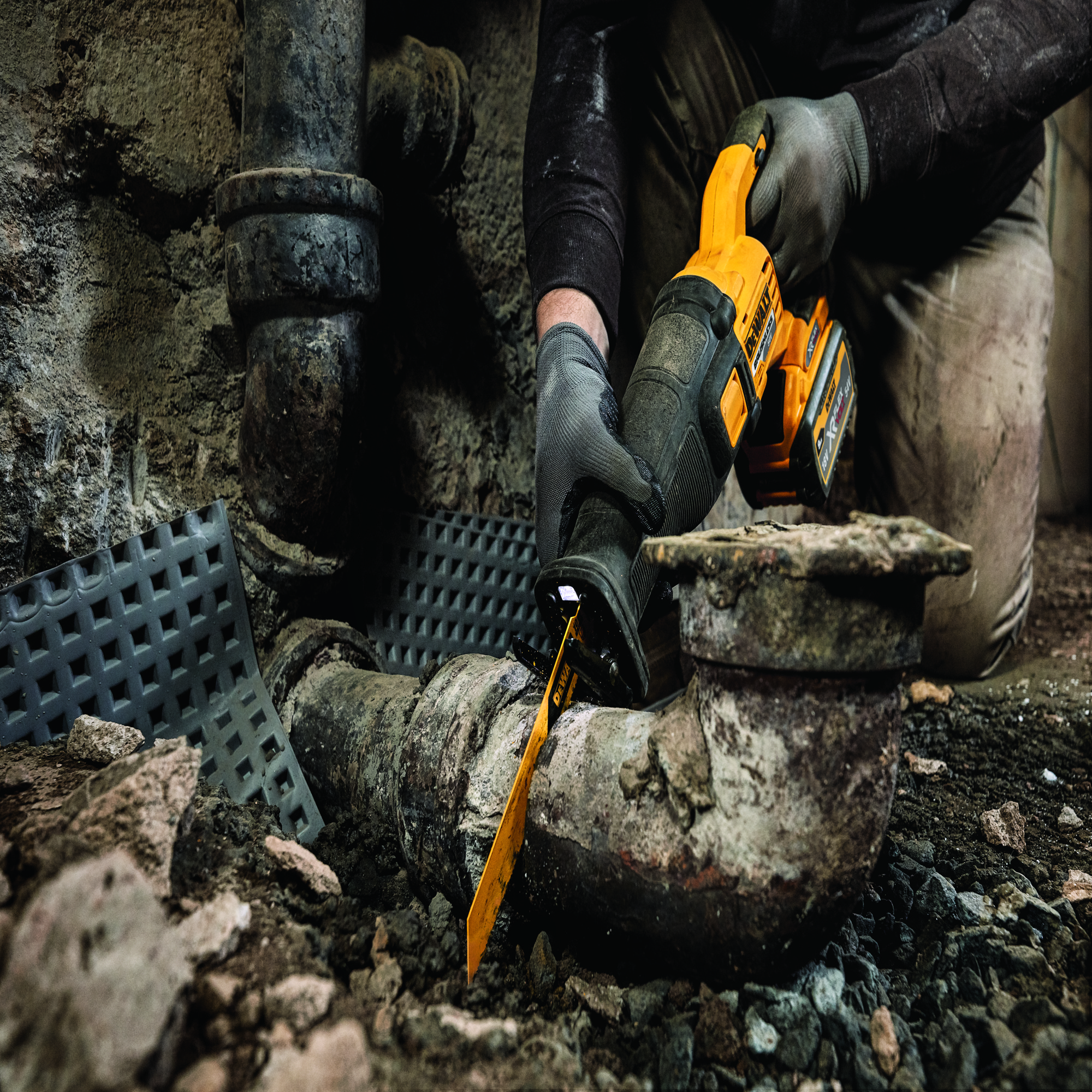 DCS389T2-QW - SIERRA SABLE SIN ESCOBILLAS XR FLEXVOLT 54V LI-ION 6Ah