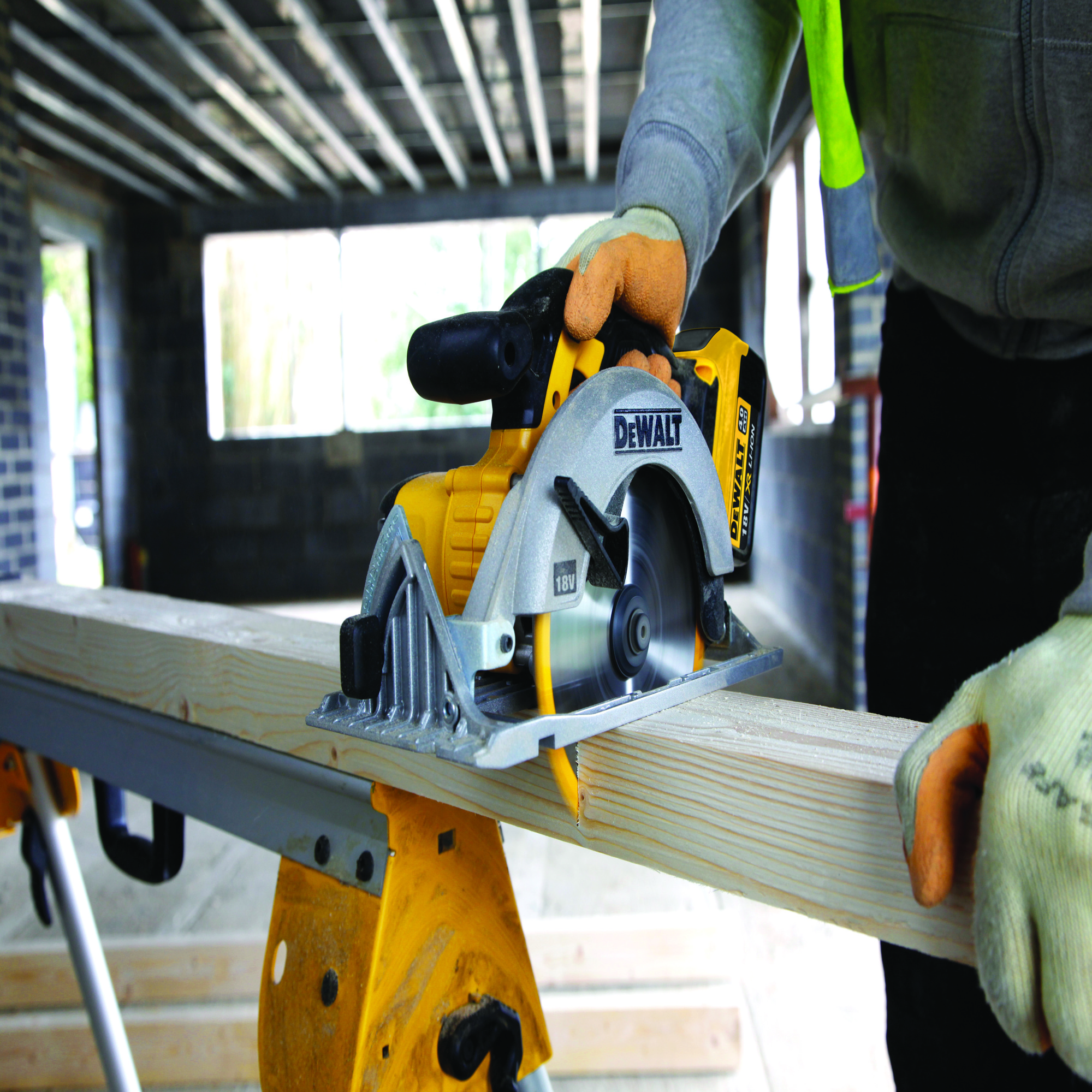 DCS391M2-QW - Sierra Circular XR 18V