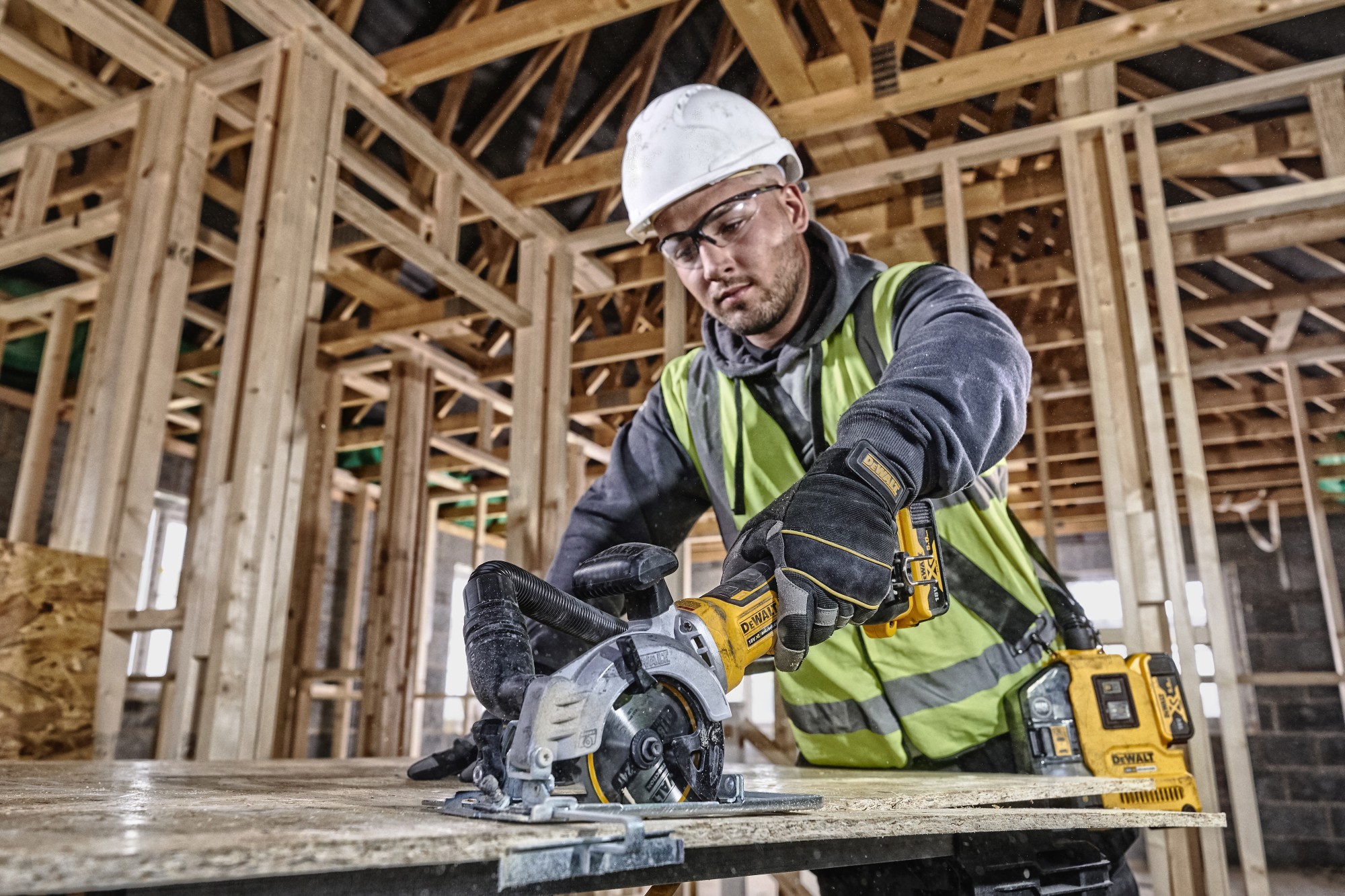 DCS571NT-XJ - Sierra Circular de mano sin escobillas XR 18V Ø115mm sin cargador/batería